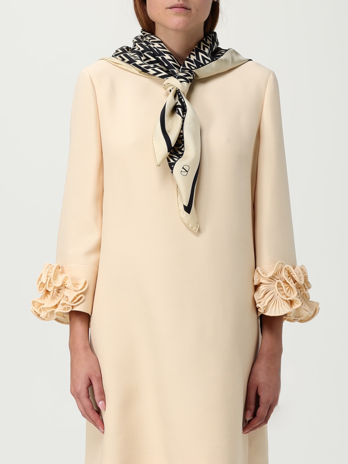 VALENTINO GARAVANI FULAR: Fular mujer Valentino Garavani, Negro - Img 2