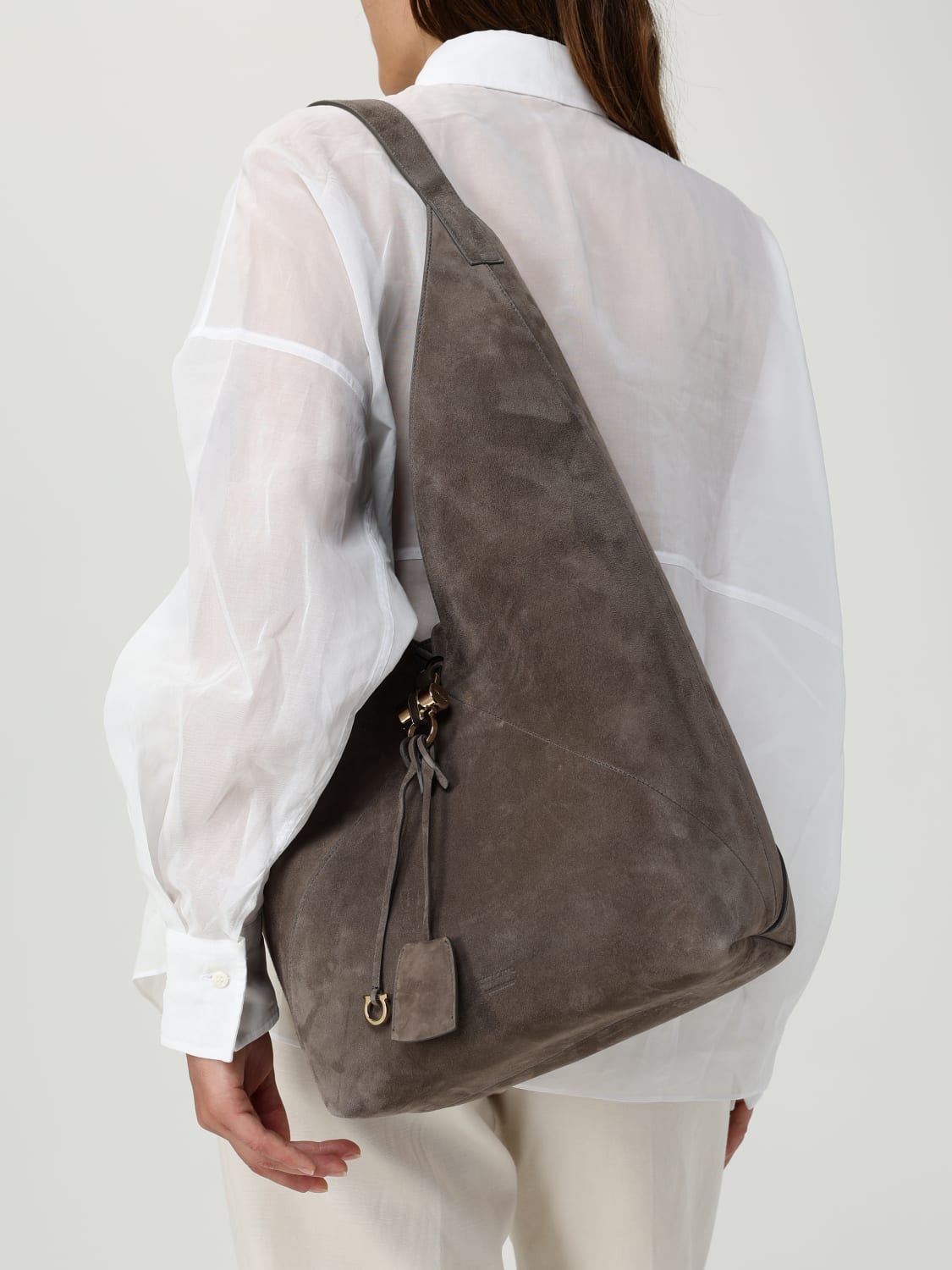ショルダーバッグ・ポシェット FERRAGAMO Woman Shoulder bag Dove Grey 21A004 784177 CEMENT FERRAGAMO: Shoulder bag woman - Dove Grey | Ferragamo
