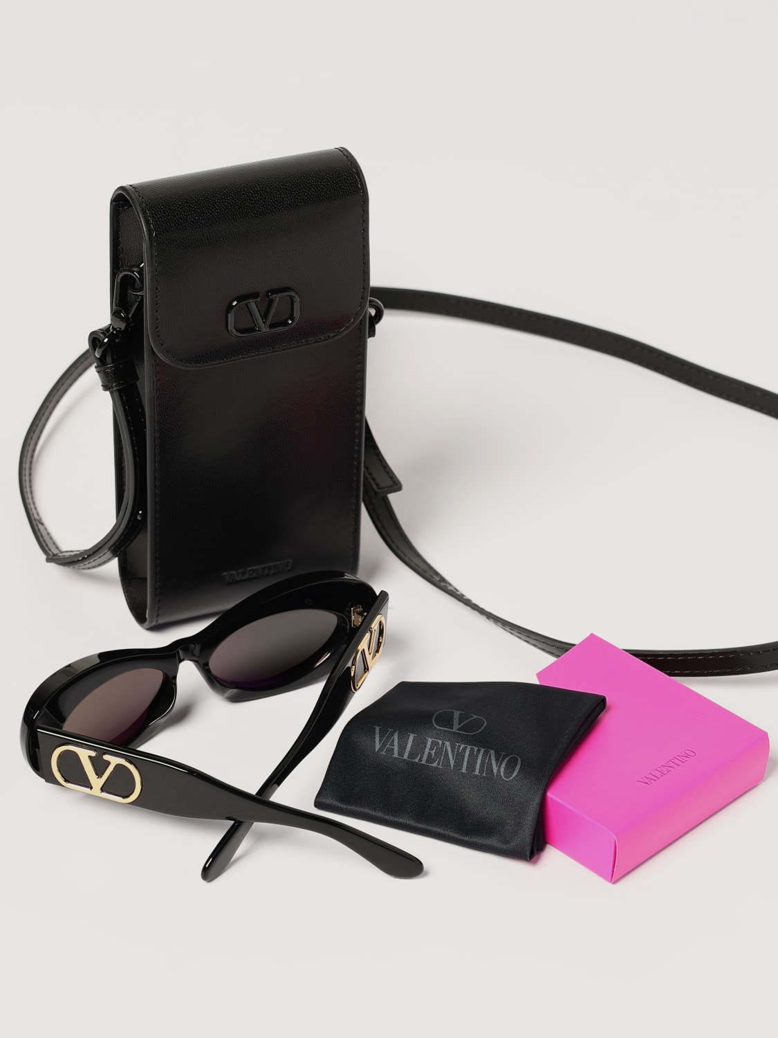 サングラス VALENTINO Woman Sunglasses Black VLS-178A TRT-GLD Valentino VLS-178 | V-Light Gold/Black Sunglasses – Apodep