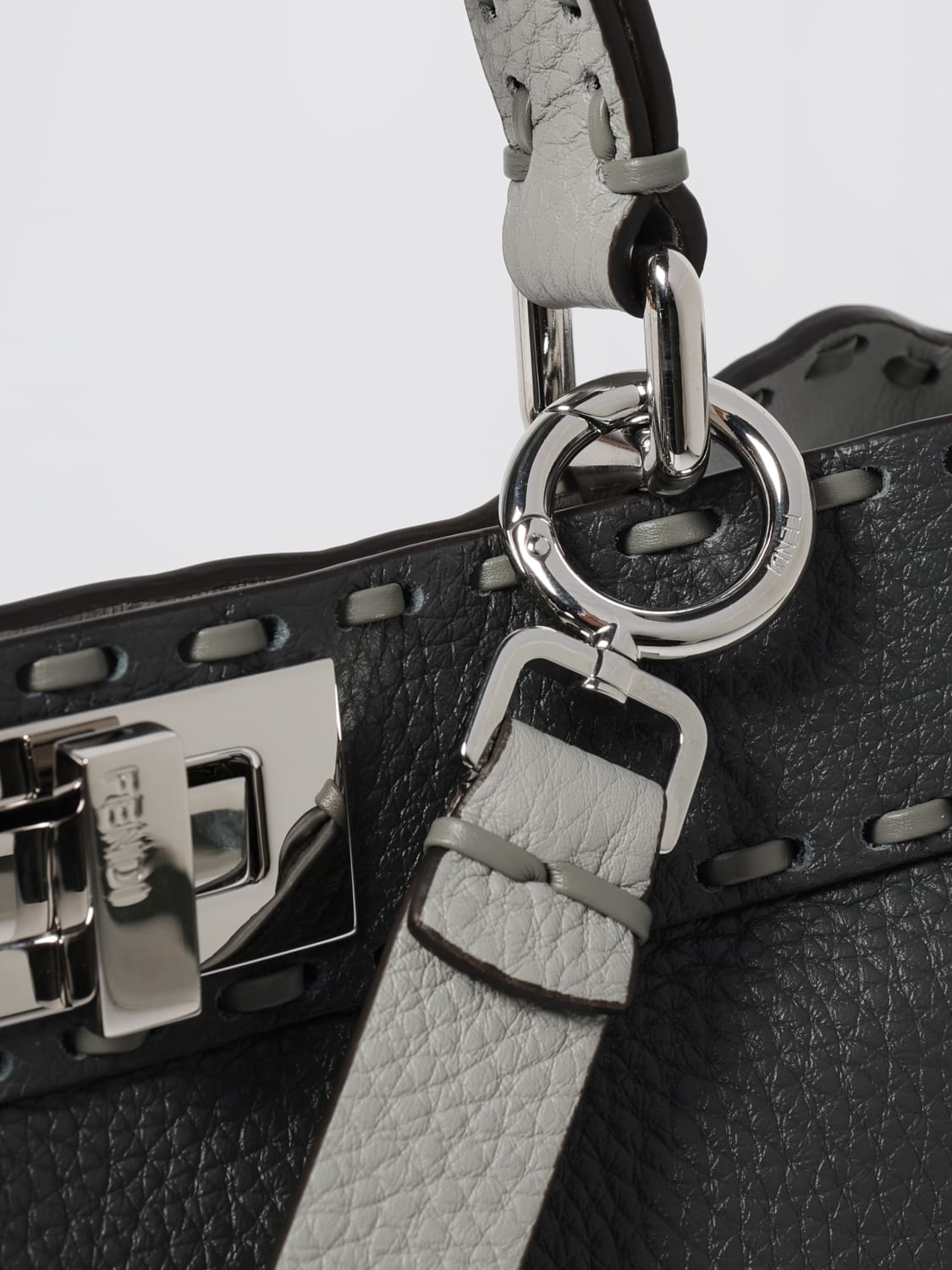 FENDI BORSA A MANO: Borsa Peekaboo ISeeU Small Fendi in Cuoio Romano Selleria , Antracite - Img 4