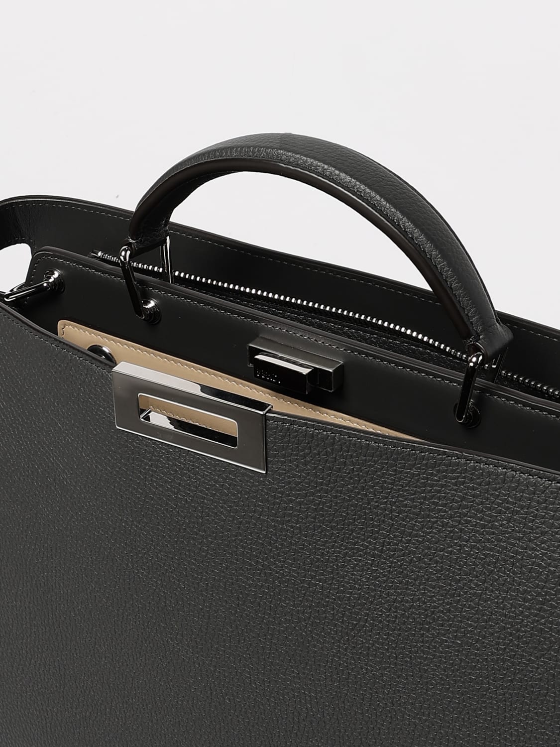 FENDI BORSA A TRACOLLA: Borsa Peekaboo ISeeU Medium Fendi in pelle a grana Cuoio Romano, Antracite - Img 5