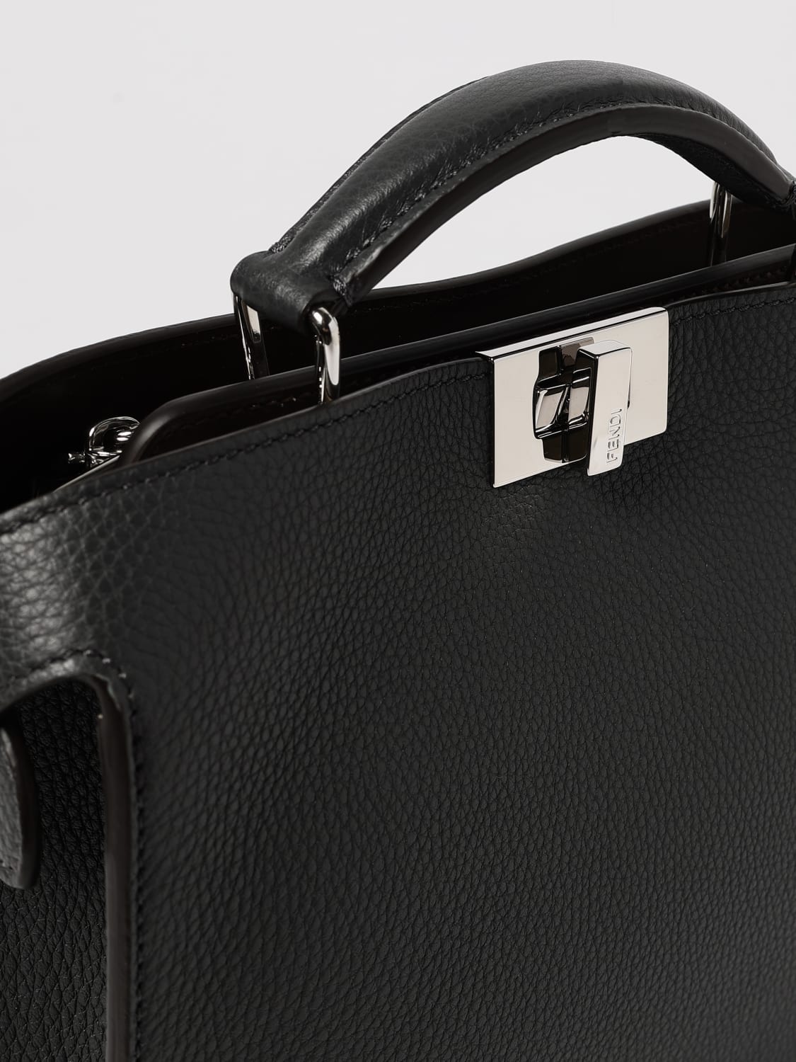 FENDI BORSA A TRACOLLA: Borsa Peekaboo ISeeU Small Fendi in pelle a grana Cuoio Romano, Antracite - Img 4