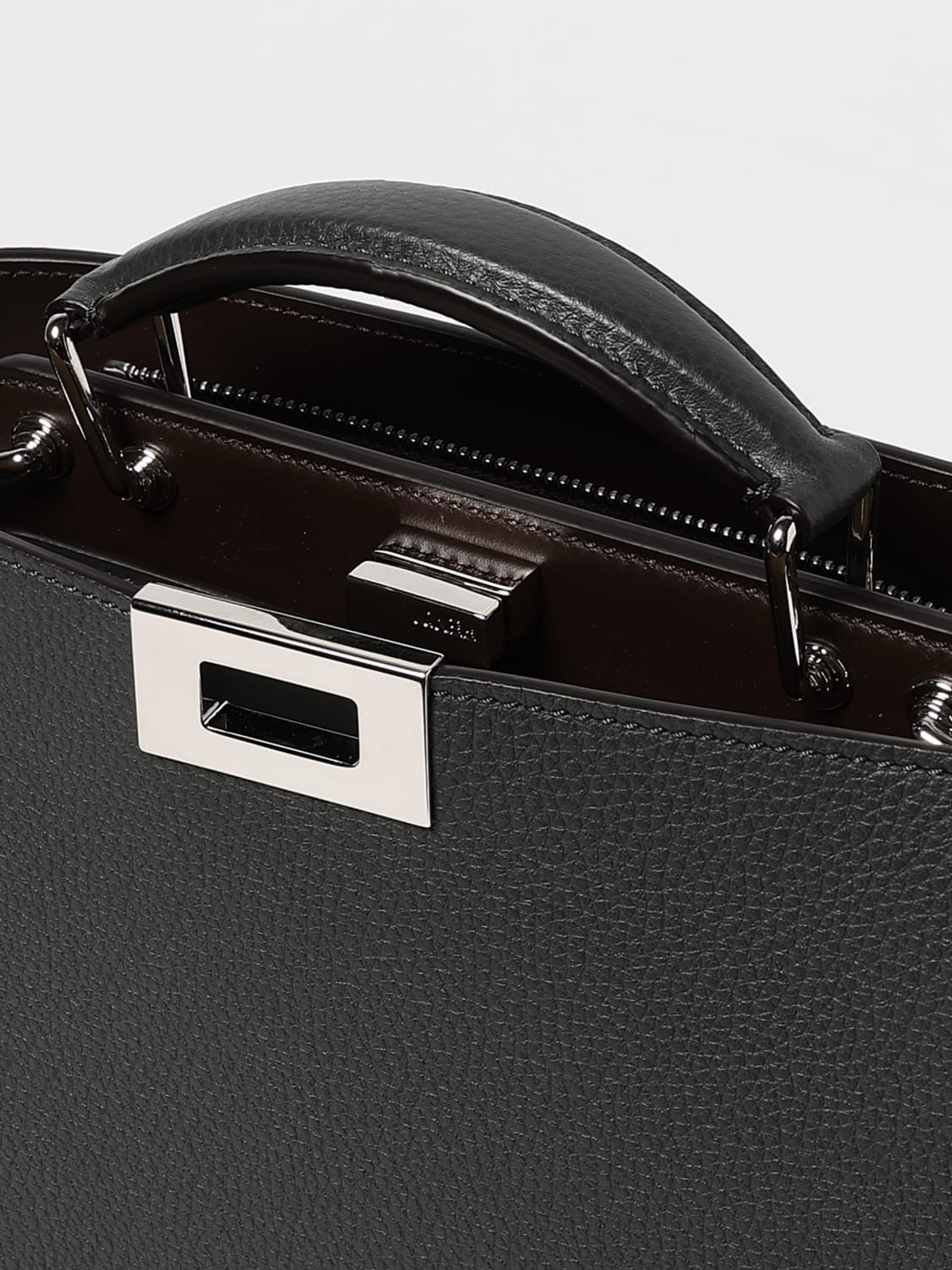 FENDI BORSA A TRACOLLA: Borsa Peekaboo ISeeU Small Fendi in pelle a grana Cuoio Romano, Antracite - Img 5