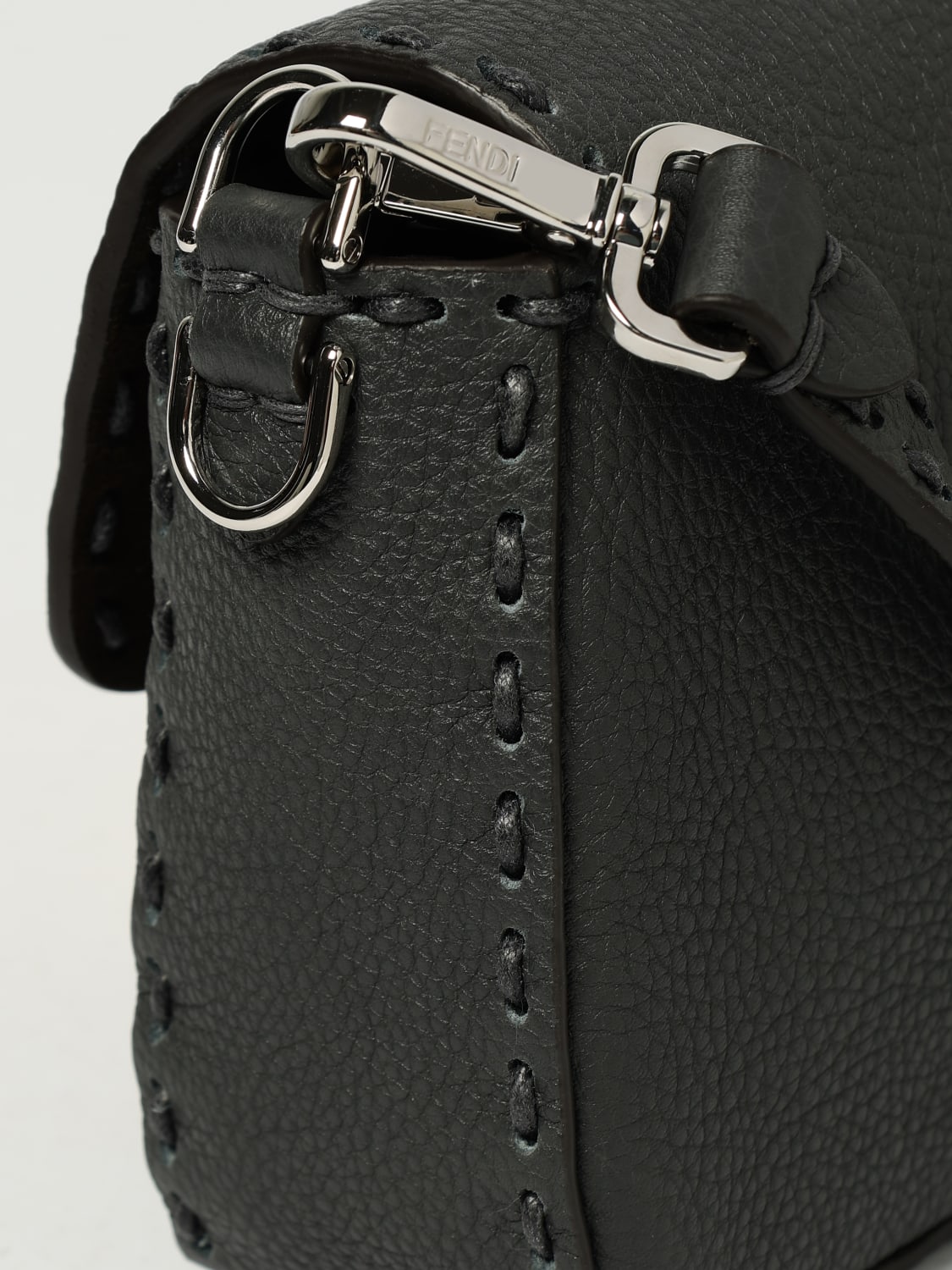 FENDI BORSA A TRACOLLA: Borsa Baguette Regular Fendi in pelle martellata , Antracite - Img 4