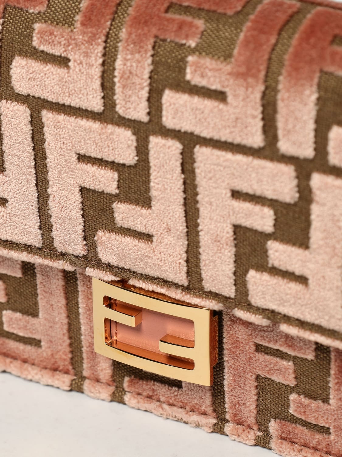 FENDI PORTAFOGLIO: Wallet On Chain Baguette Fendi in cotone e ciniglia , Rosa - Img 4