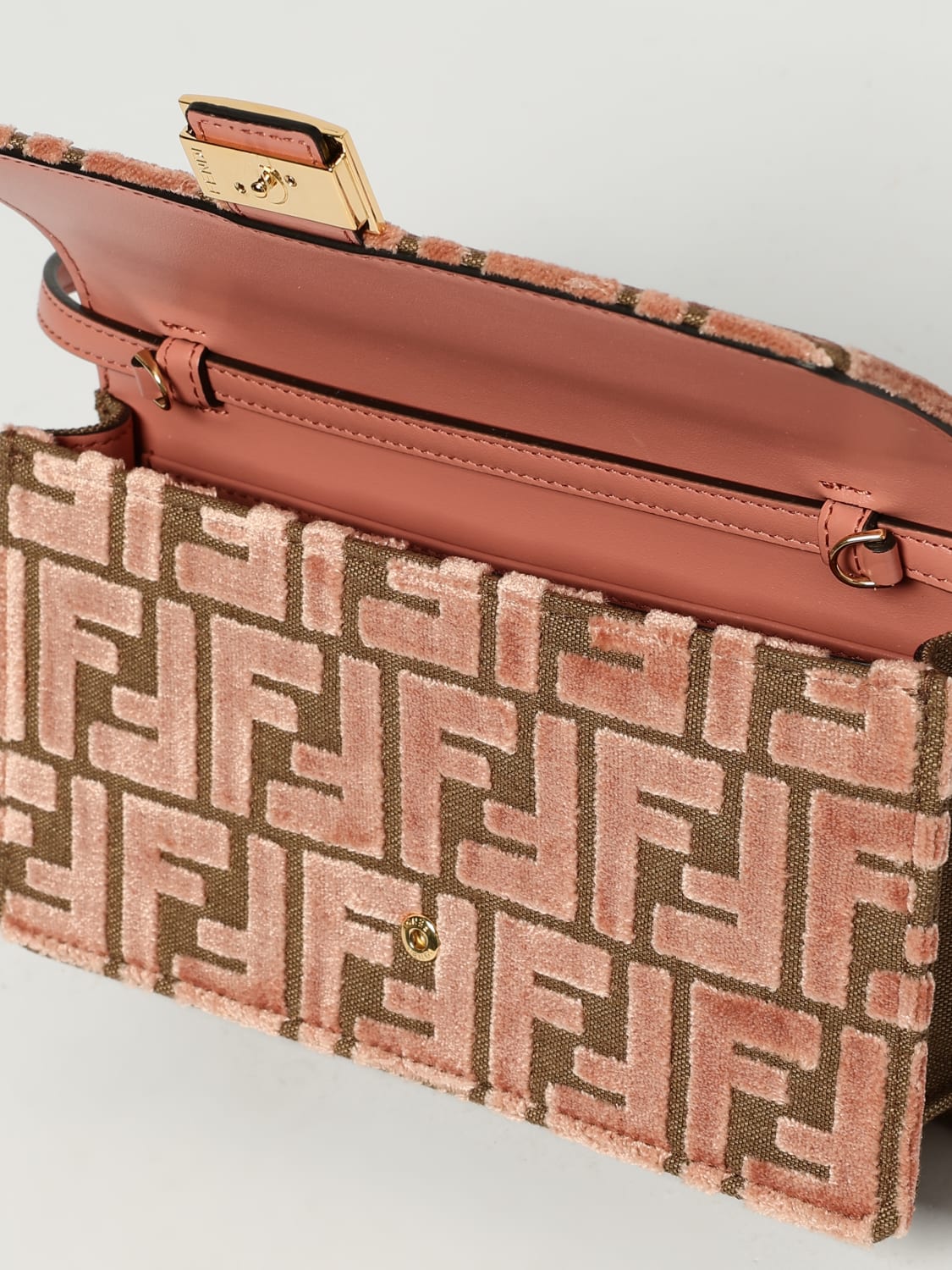 FENDI PORTAFOGLIO: Wallet On Chain Baguette Fendi in cotone e ciniglia , Rosa - Img 5