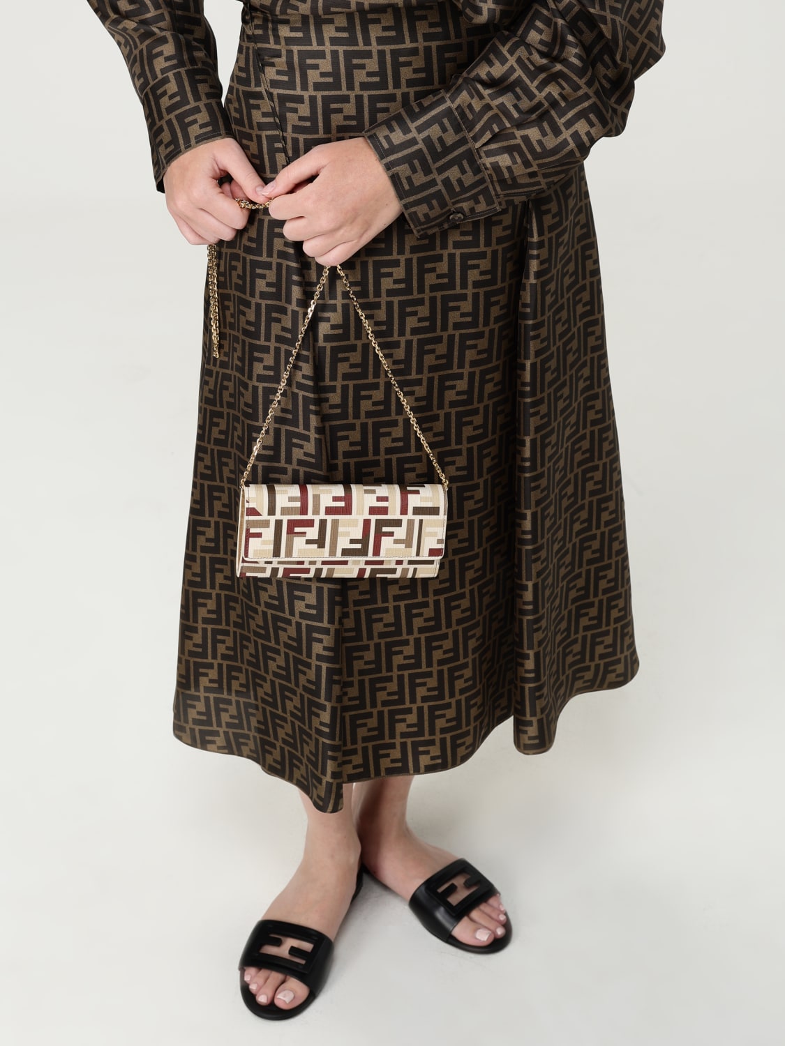 FENDI BORSA MINI: Continental With Chain Fendi in cotone spalmato con FF multicolor, Beige - Img 2