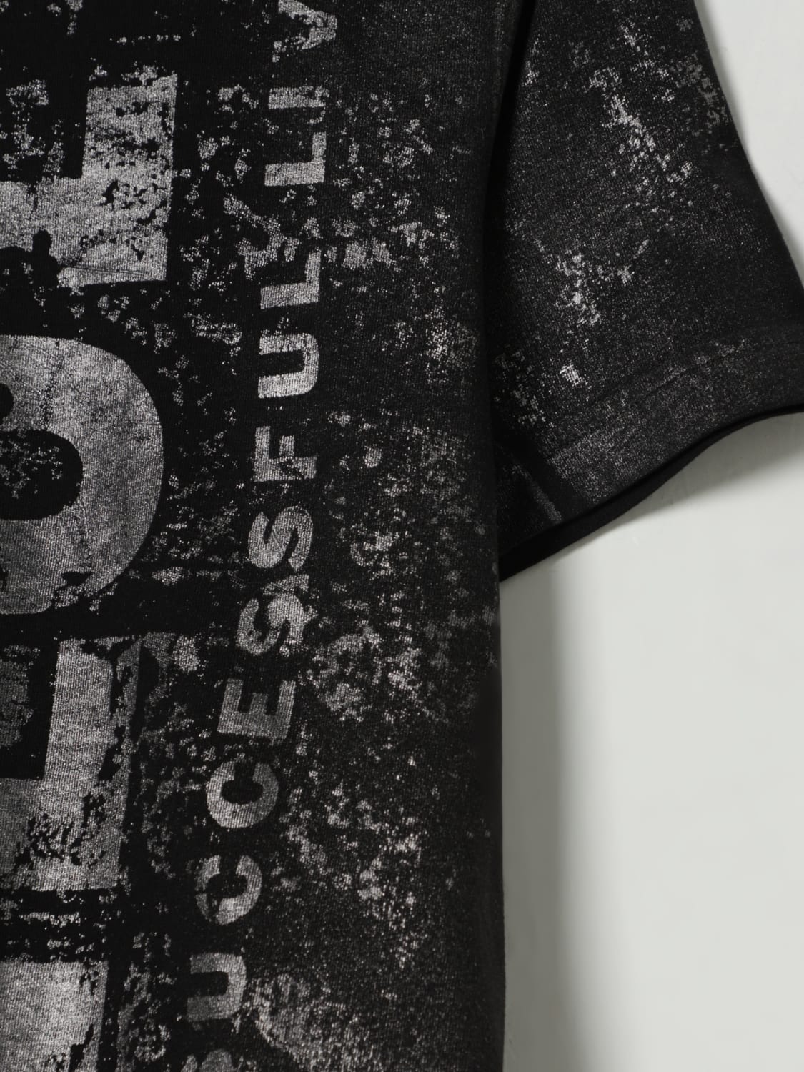 DIESEL T-SHIRT: T-shirt in cotone con maxi logo stampato Diesel, Nero - Img 3