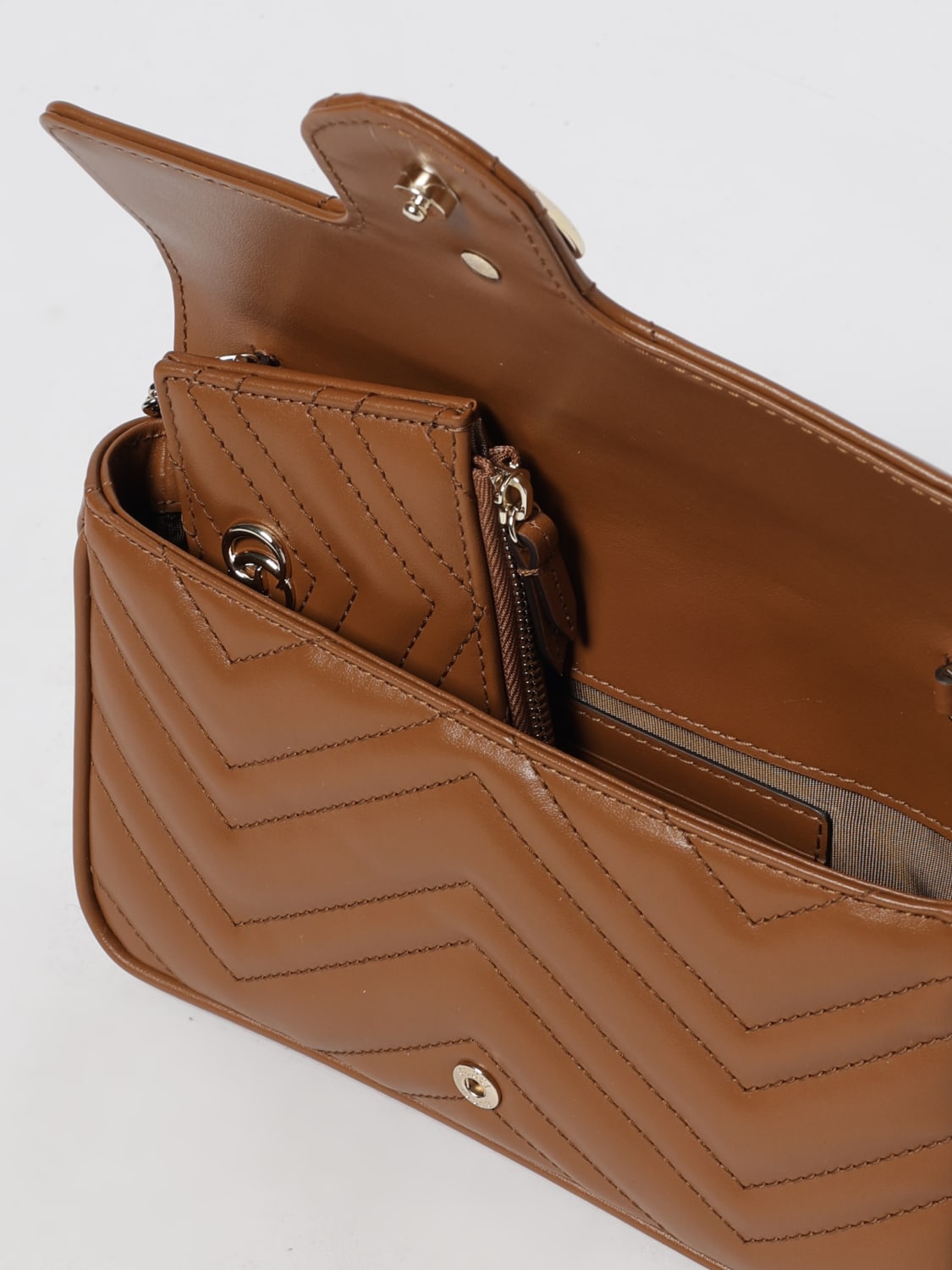 GUCCI BORSA A TRACOLLA: Borsa GG Marmont Small Gucci in nappa trapuntata chevron , Cuoio - Img 5