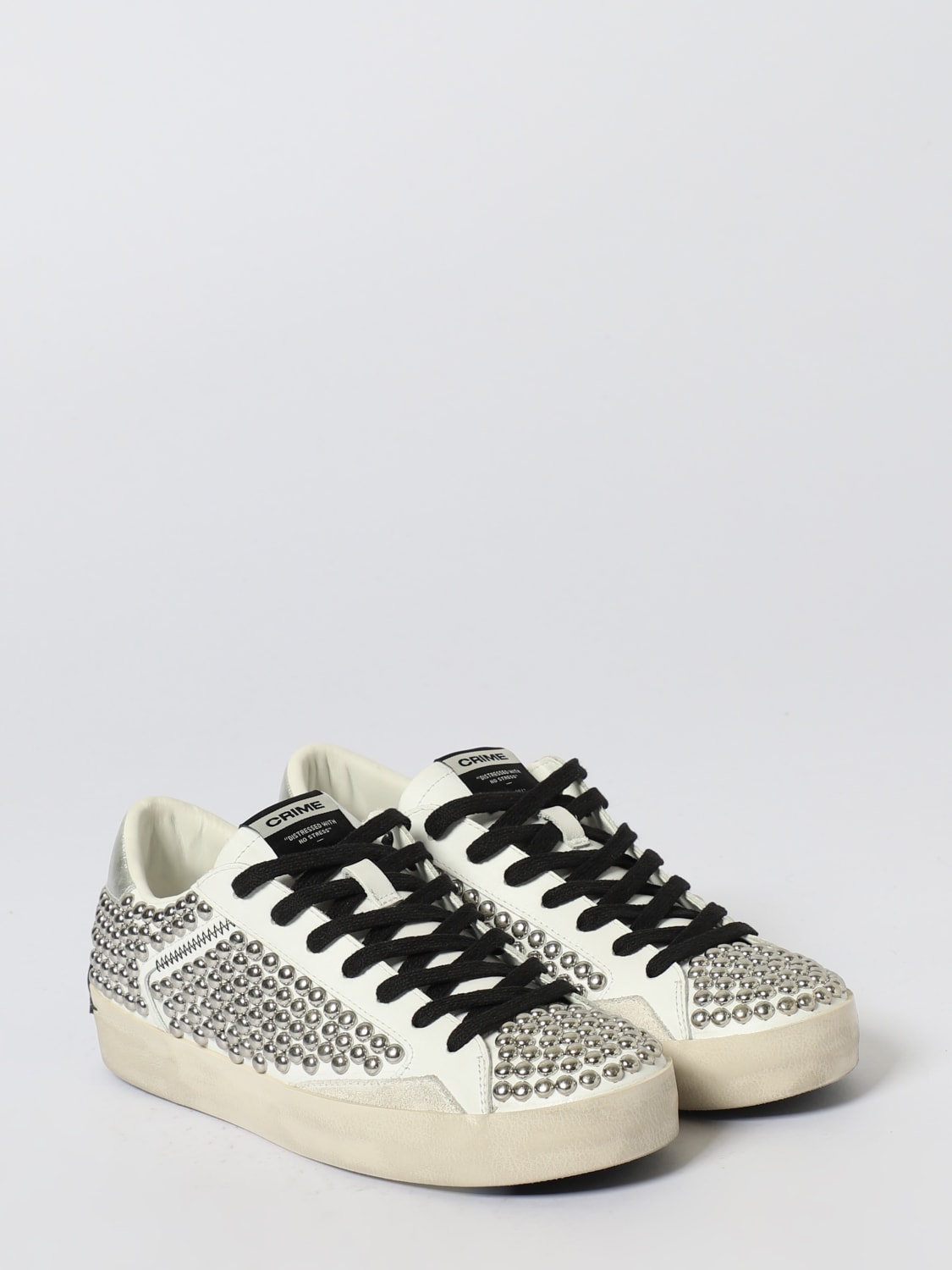 CRIME LONDON SNEAKERS: Sneakers Distressed Crime London in pelle con borchie , Bianco - Img 2