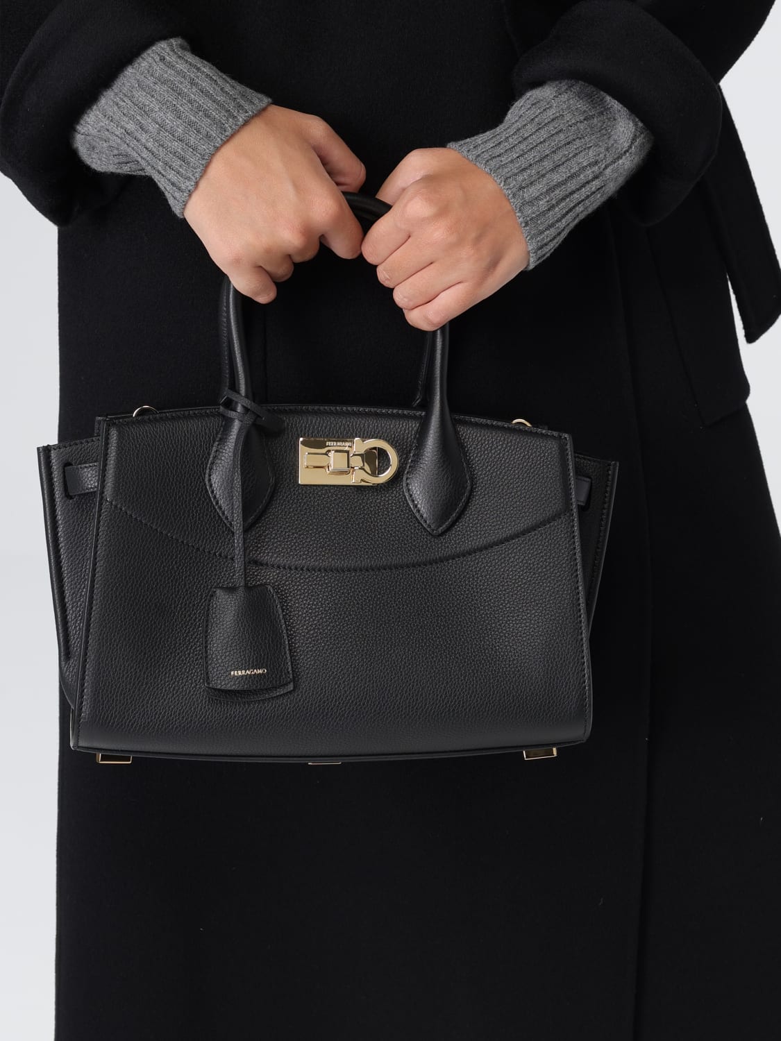 FERRAGAMO HANDBAG: Shoulder bag woman Ferragamo, Black - Img 2