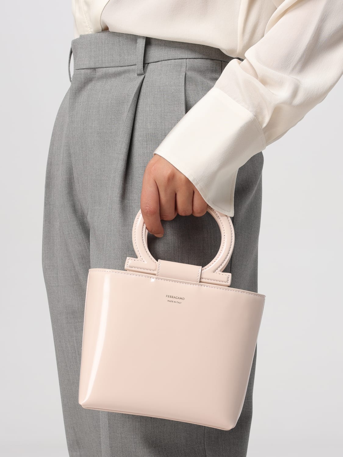 FERRAGAMO HANDBAG: Shoulder bag woman Ferragamo, Pink - Img 2