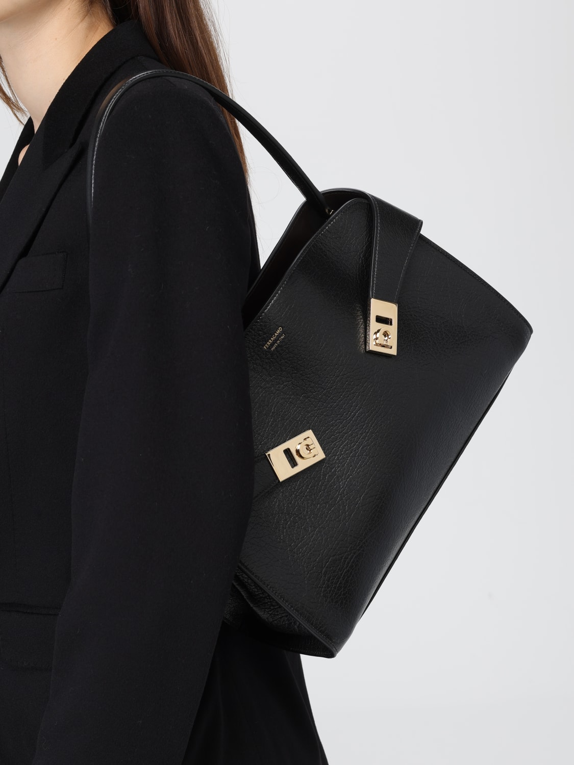 FERRAGAMO SAC PORTÉ ÉPAULE: Sac porté épaule femme Ferragamo, Noir - Img 2