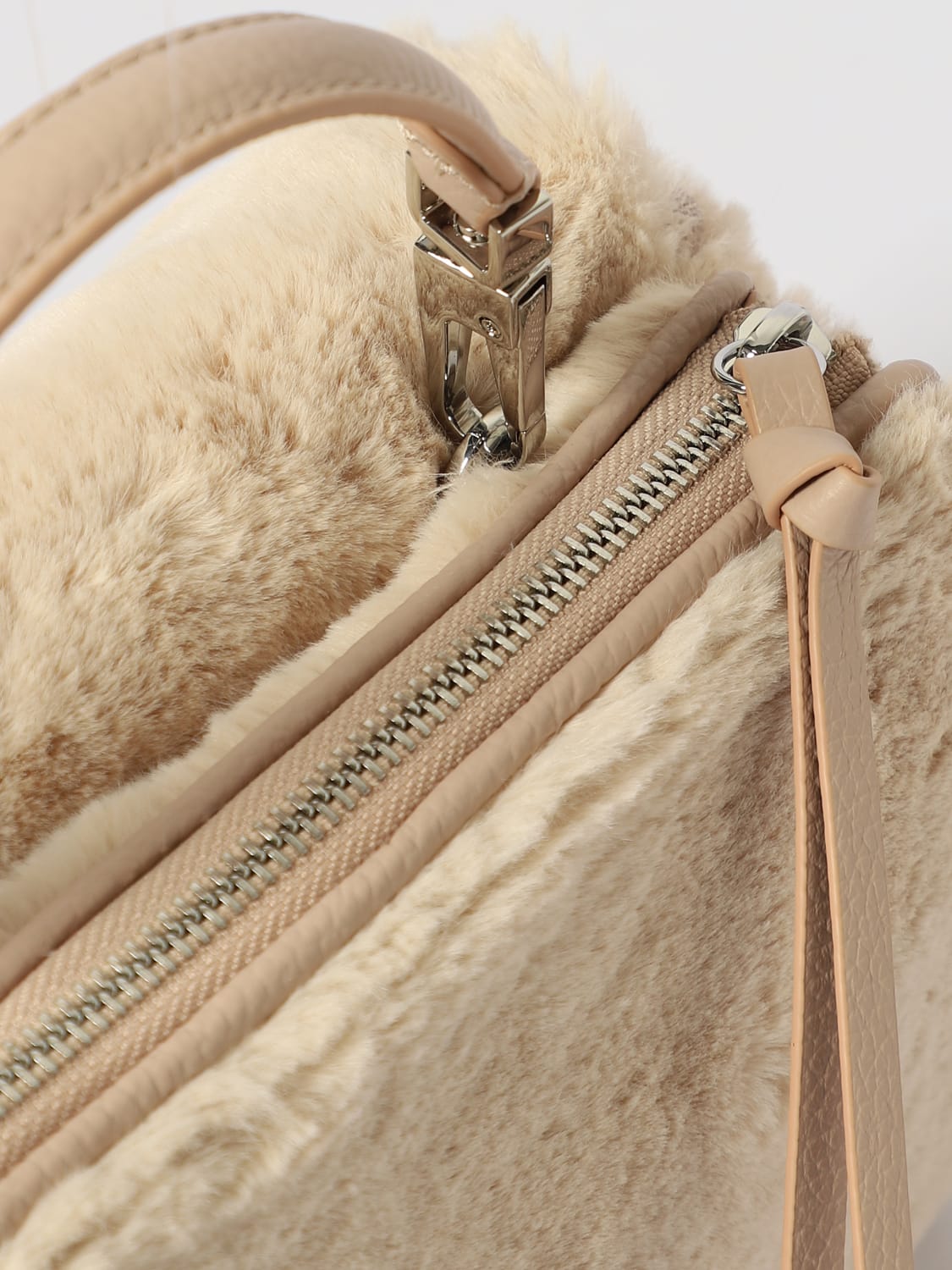 COCCINELLE BORSA MINI: Borsa Arlettis Coccinelle in pelliccia sintetica e pelle , Naturale - Img 3