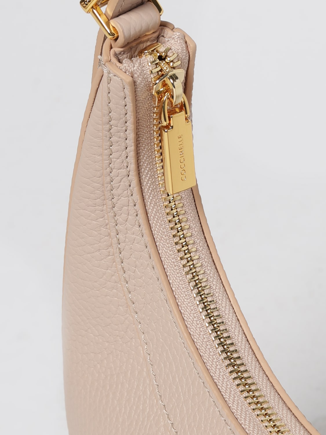 COCCINELLE BORSA MINI: Borsa Whisper Hobo Coccinelle in pelle a grana , Cipria - Img 4