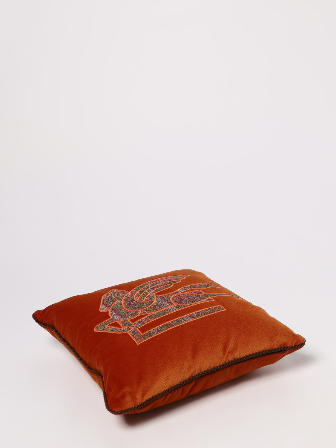 ETRO HOME CUSHIONS: Cushions lifestyle Etro Home, Brick Red - Img 3