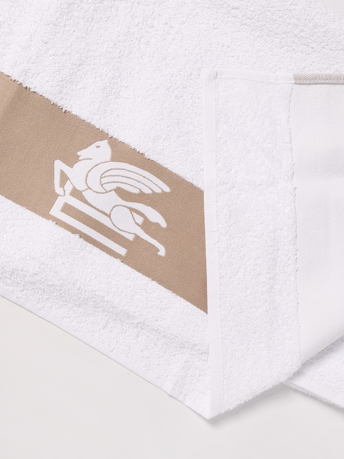 ETRO HOME BATH AND BEACH TOWELS: Bath and beach towels lifestyle Etro Home, White - Img 3