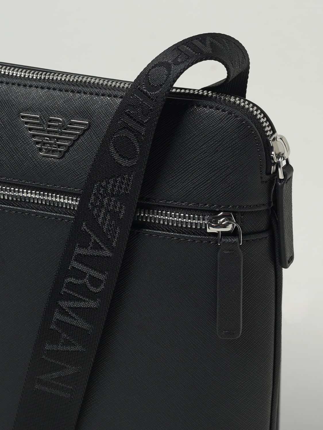 EMPORIO ARMANI BORSA A TRACOLLA: Borsello in pelle sintetica saffiano Emporio Armani, Nero - Img 3