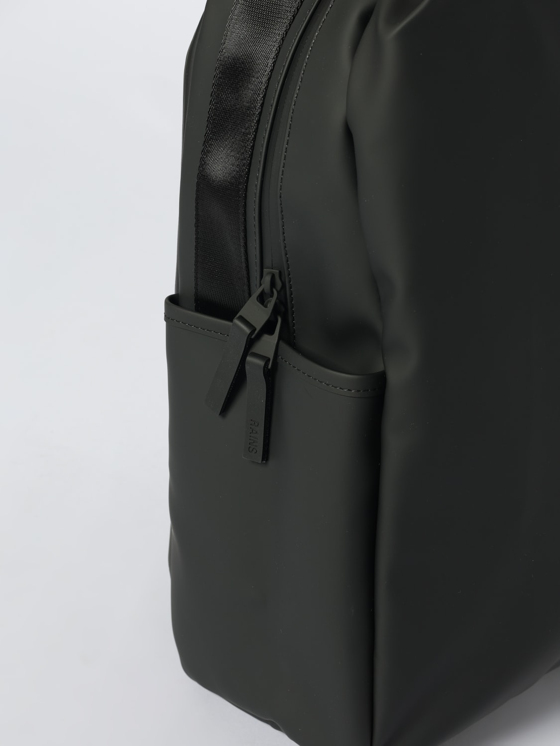 RAINS ZAINO: Zaino Clip Front 21L Rains in PES waterproof , Nero - Img 3