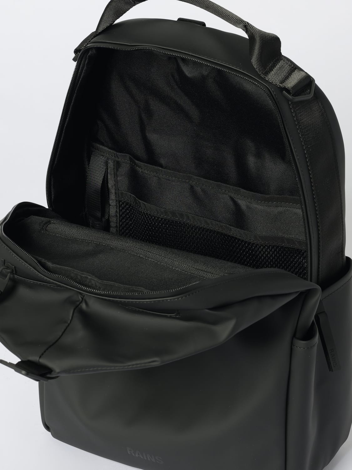 RAINS ZAINO: Zaino Clip Front 21L Rains in PES waterproof , Nero - Img 4