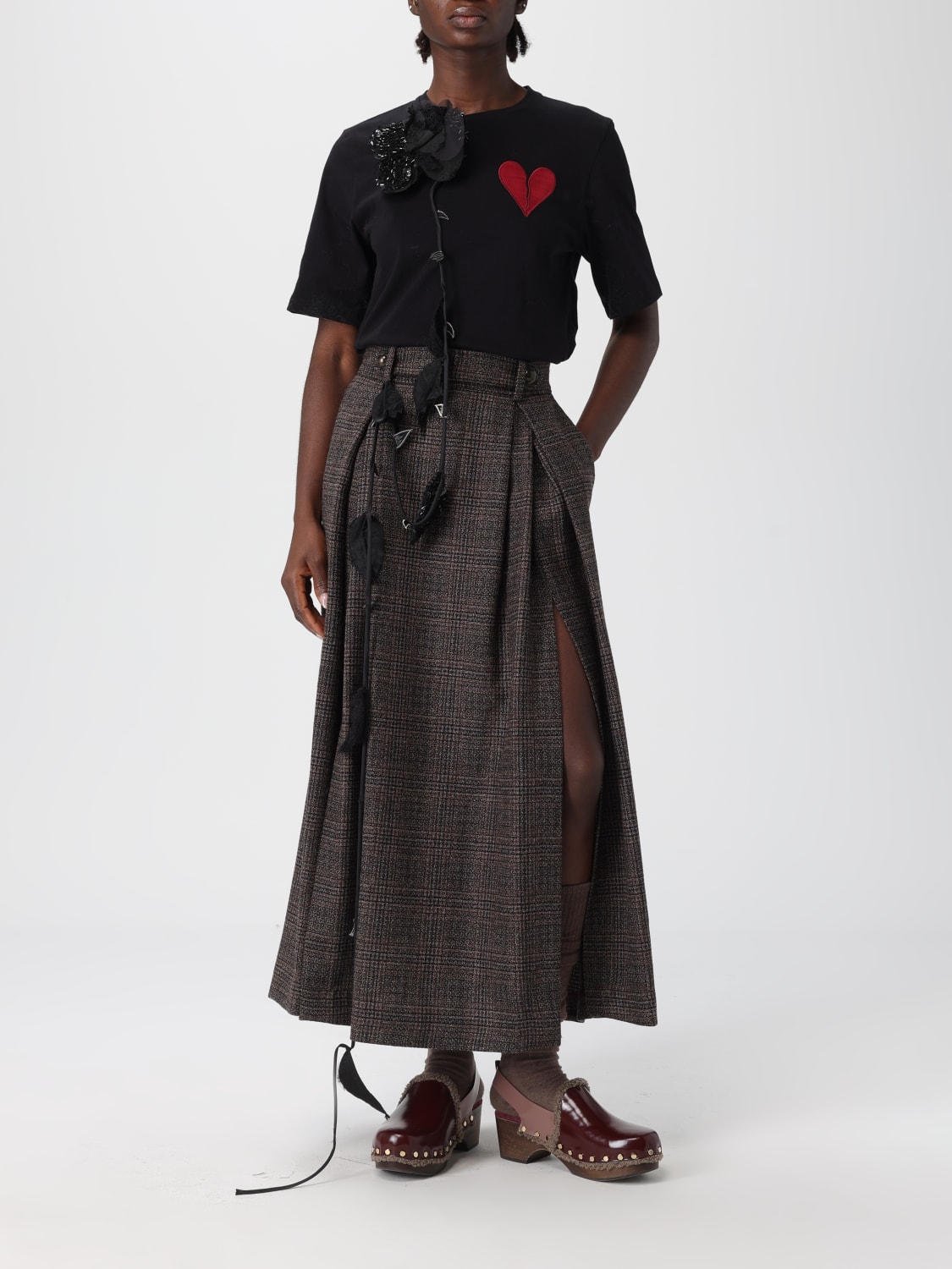 ANTONIO MARRAS SPILLA: Spilla Flower Antonio Marras in tessuto con ricami e paillettes , Nero - Img 2