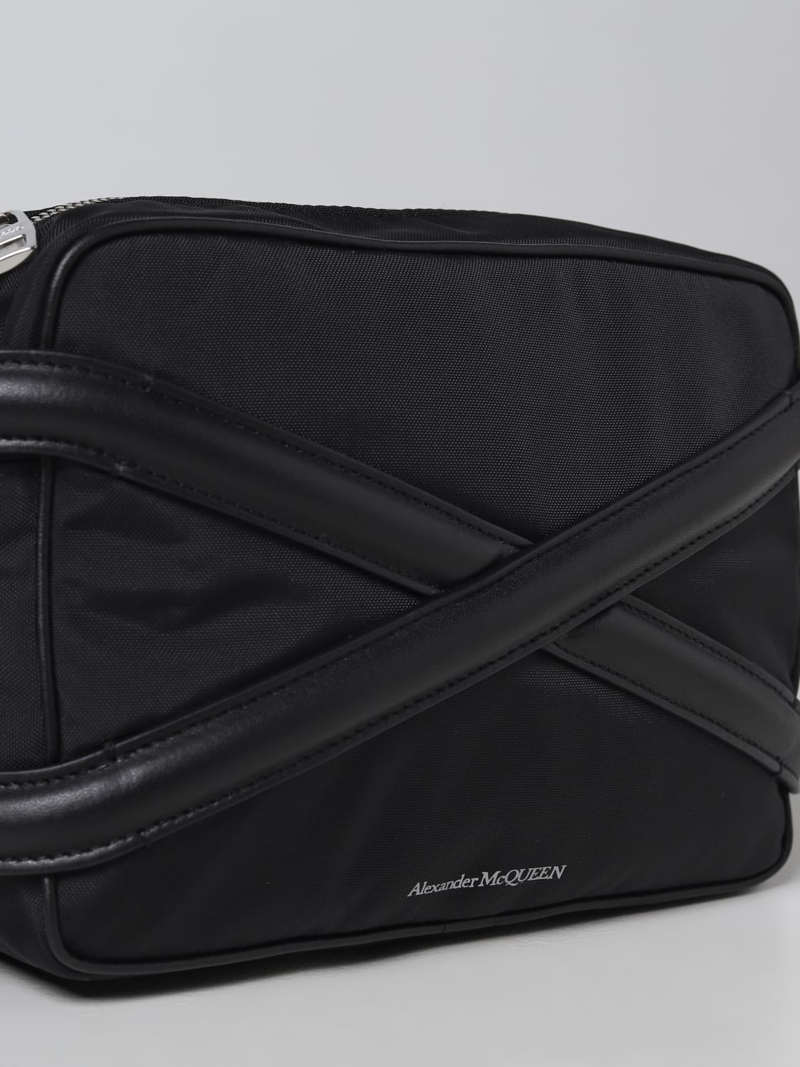 ショルダーバッグ ALEXANDER MCQUEEN Men Shoulder bag Black 7262921AALD 1000 MCQUEEN：バッグ メンズ - ブラック | GIGLIO.COMオンラインの