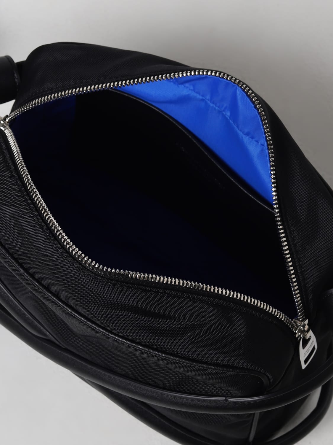 MCQUEEN：バッグ メンズ - ブラック | GIGLIO.COMオンラインの
