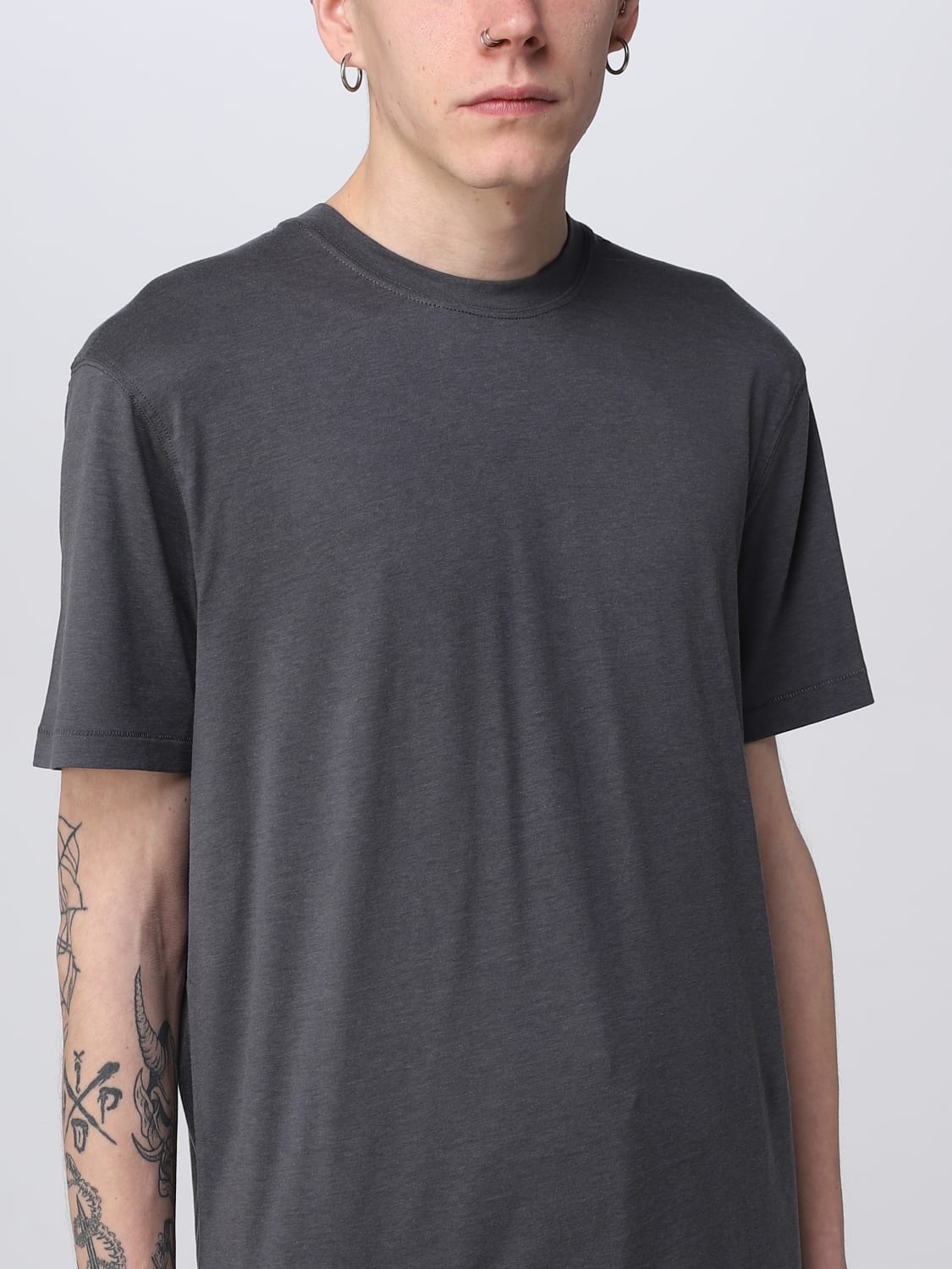 Tシャツ・カットソー TOM FORD Men T-shirt Grey JCS004JMT012 HB990 LYOCELL COTTON JERSEY T-SHIRT | Tom Ford Fashion