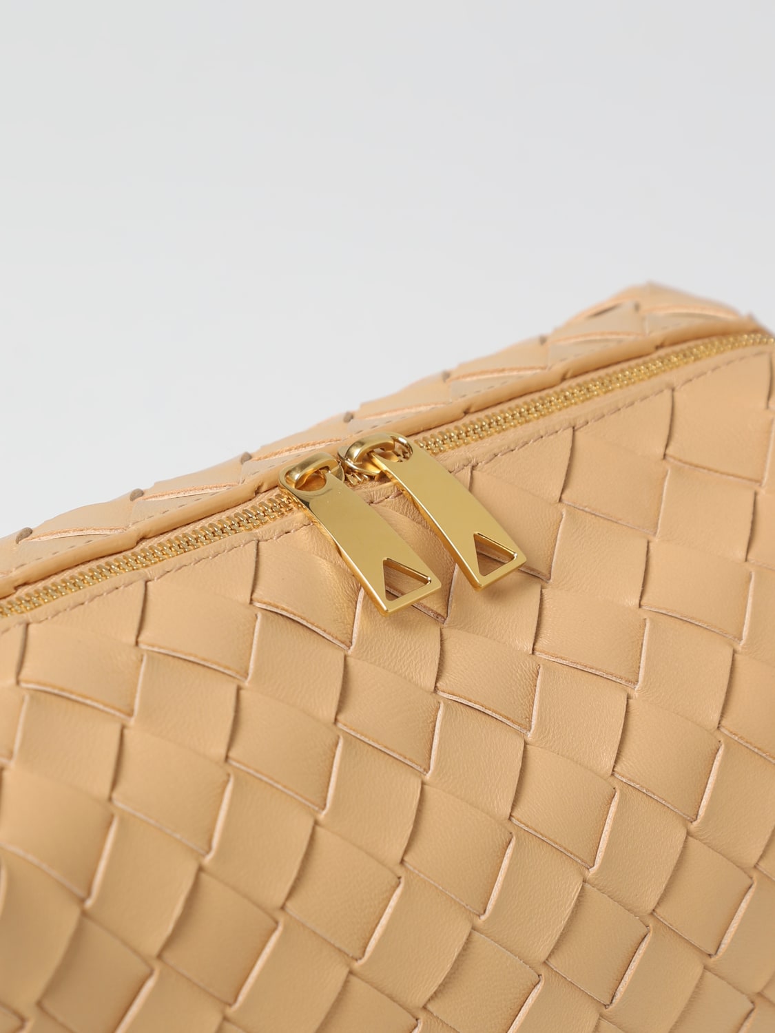 ショルダーバッグ・ポシェット BOTTEGA VENETA Woman Crossbody bags Milk 723548V1G11 2700 BOTTEGA VENETA: Loop bag in woven leather - Milk | Bottega