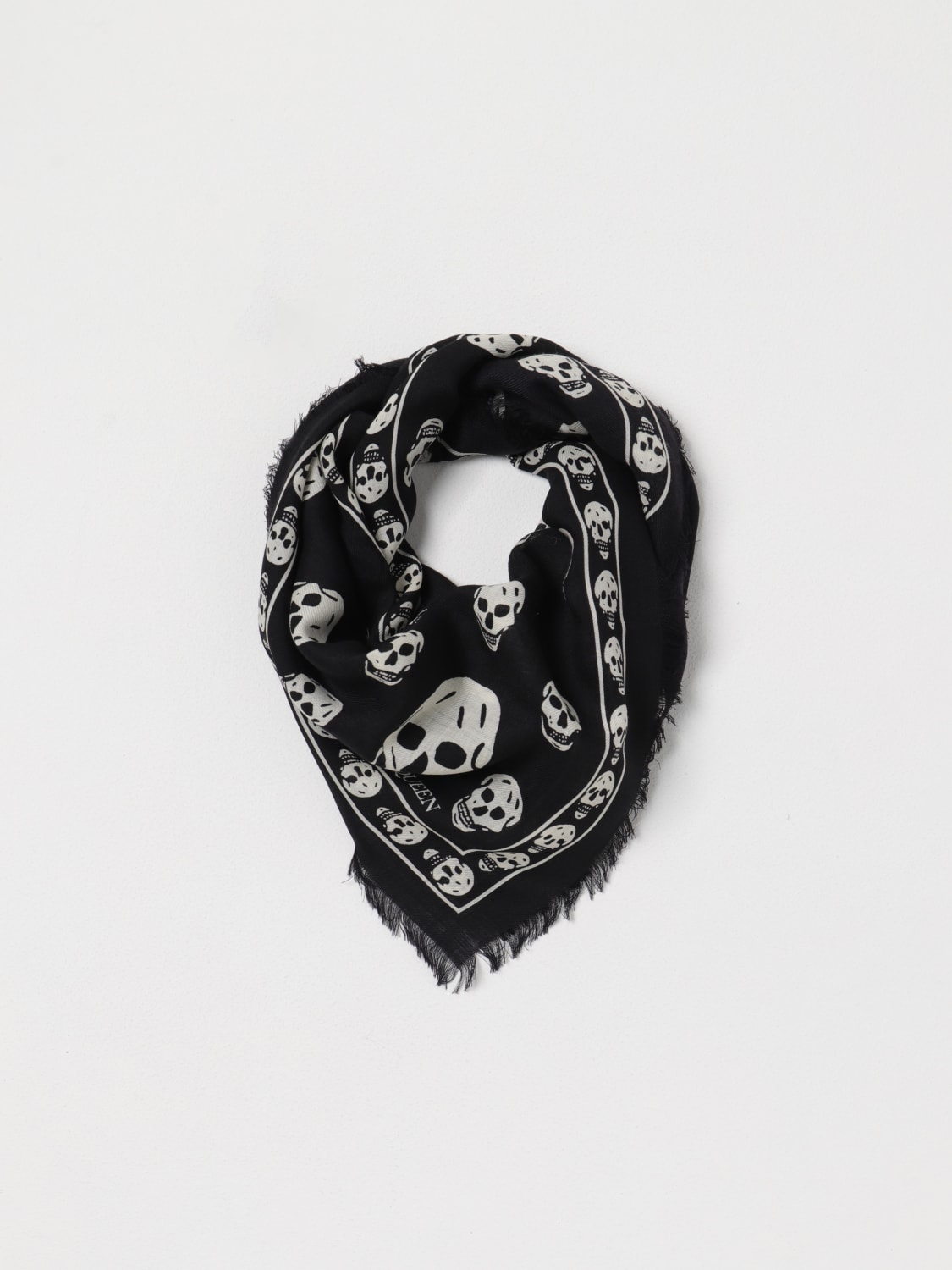 ALEXANDER MCQUEEN| (557717 3222Q 1078) MCQUEEN: Skull scarf in jacquard wool - Black | McQueen