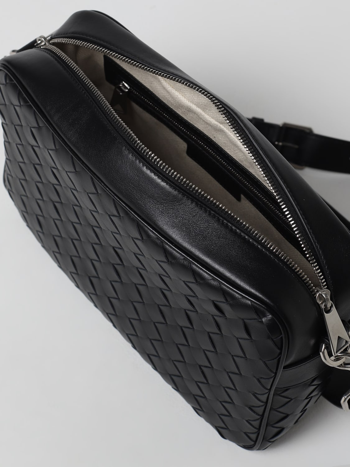 BOTTEGA VENETA SHOULDER BAG: Bottega Veneta bag in woven leather, Black - Img 4
