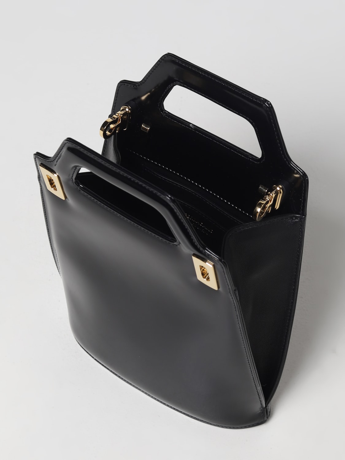 Ferragamoアウトレット：ショルダーバッグ レディース
