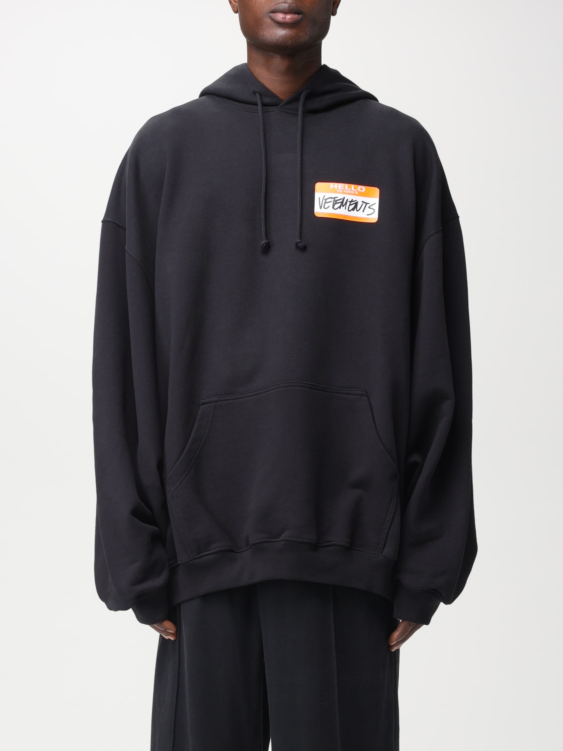 VETEMENTS：スウェットシャツ メンズ - ブラック | GIGLIO.COM ...