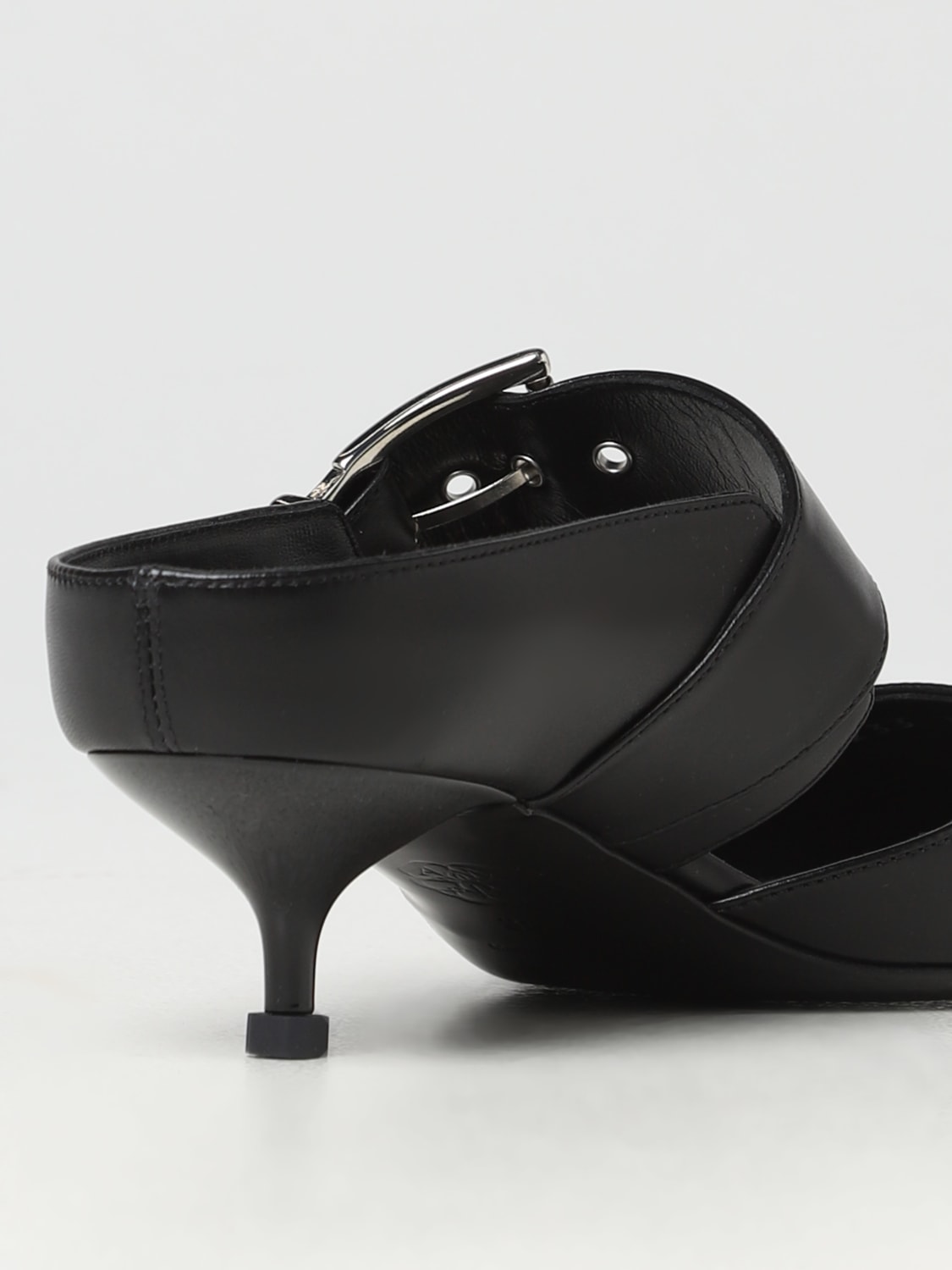 McQueen Outlet: Punk pumps in leather with strap - Black