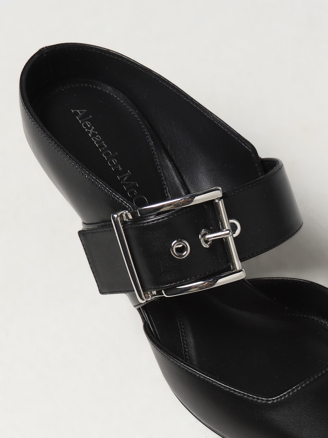 【関税&送料込】Alexander Mcqueen Punk Pumps With Strap ALEXANDER McQUEEN Punk Pointed Metal Toe Ankle Cuff Pumps