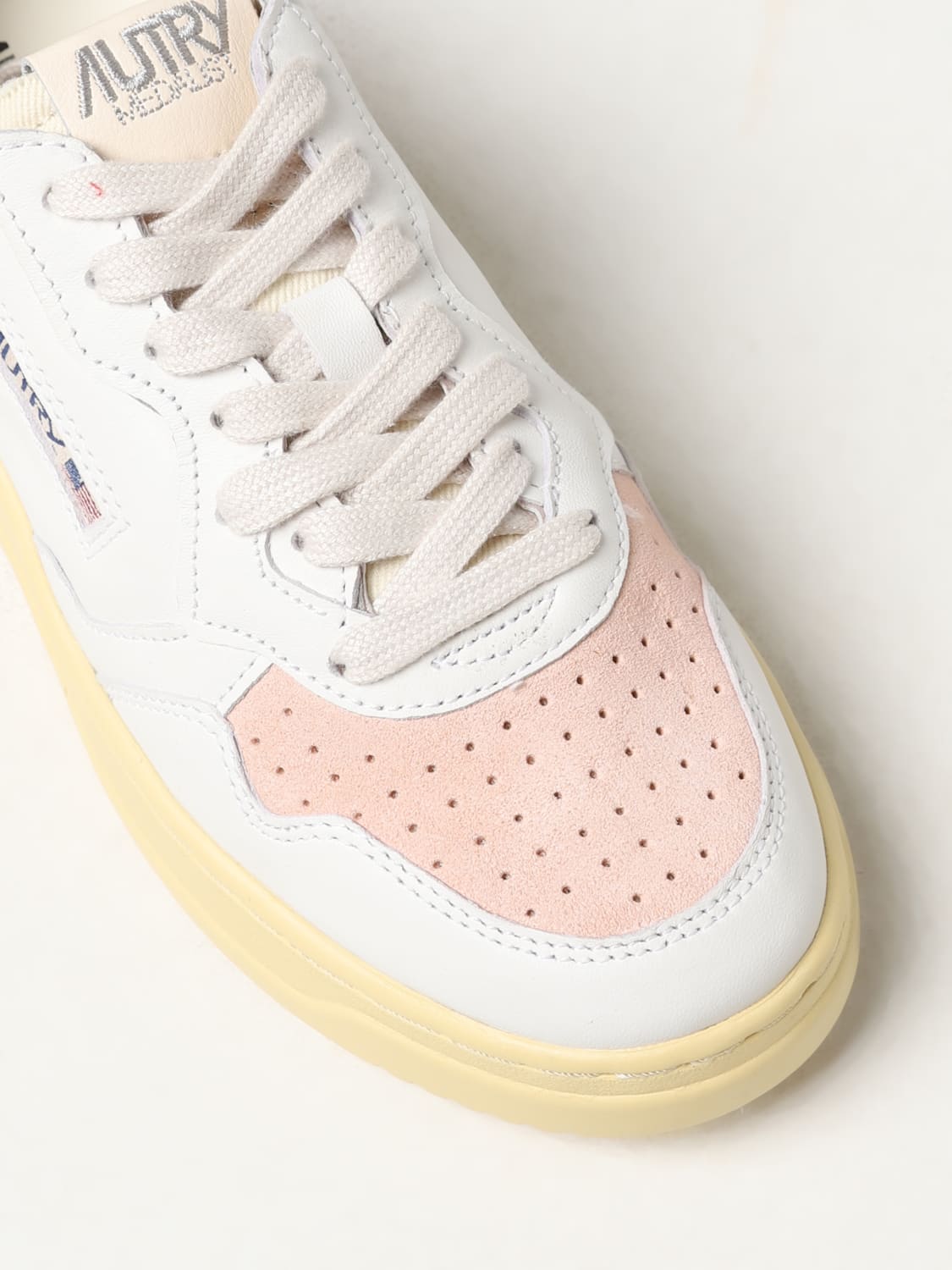 スニーカー AUTRY Woman Sneakers White AULWSL03 Autry Clc Low Sneakers In White Leather And Princess Blue Suede