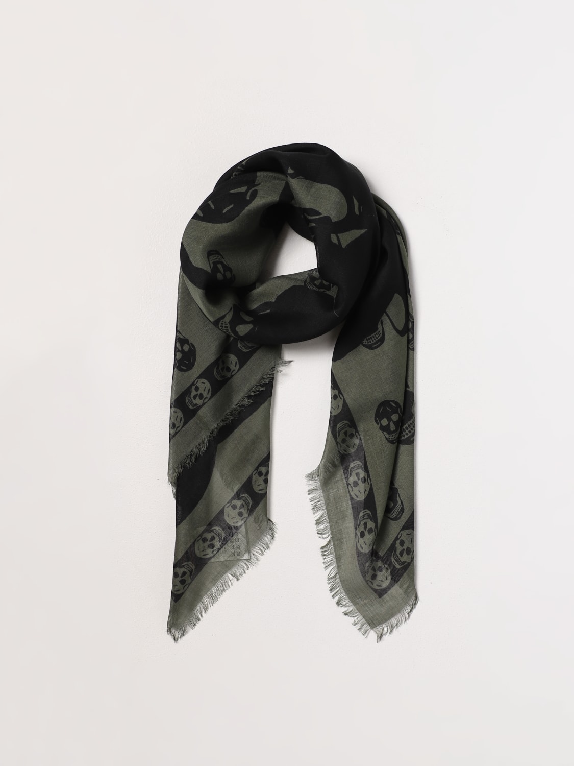 Alexander McQueen スカーフ104 x 120 cm MCQUEEN: scarf in printed modal and silk blend - Black | McQueen