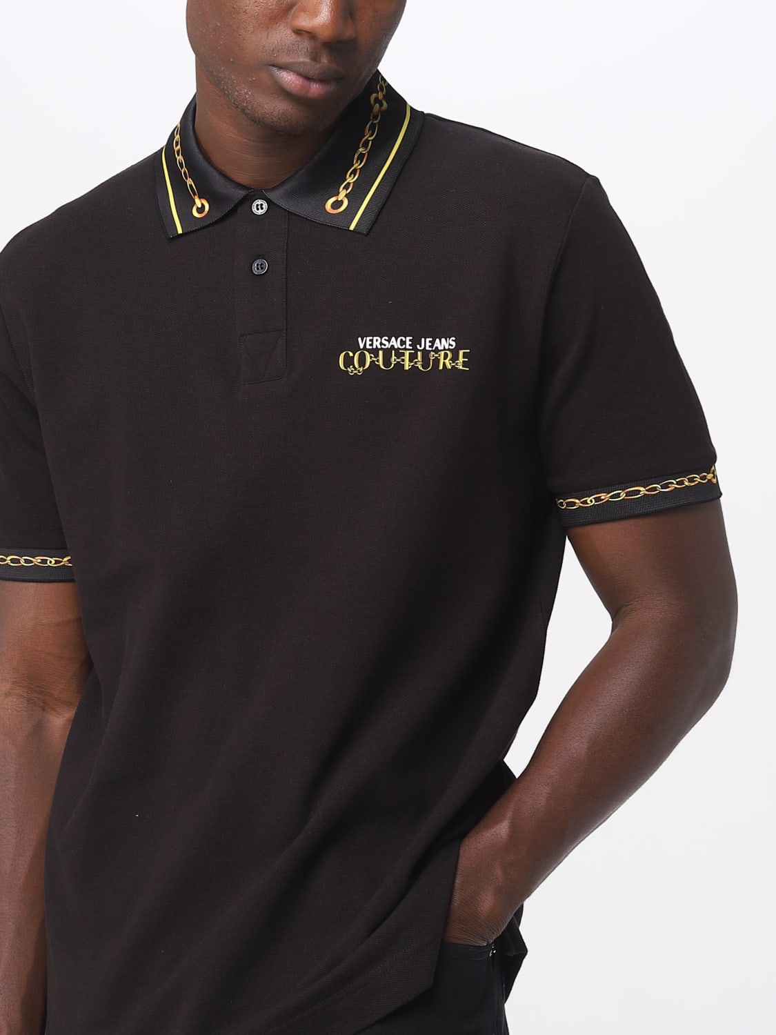 VERSACE JEANS COUTURE POLO SHIRT: Versace Jeans Couture polo shirt in cotton pique with Chain Logo print, Black - Img 3