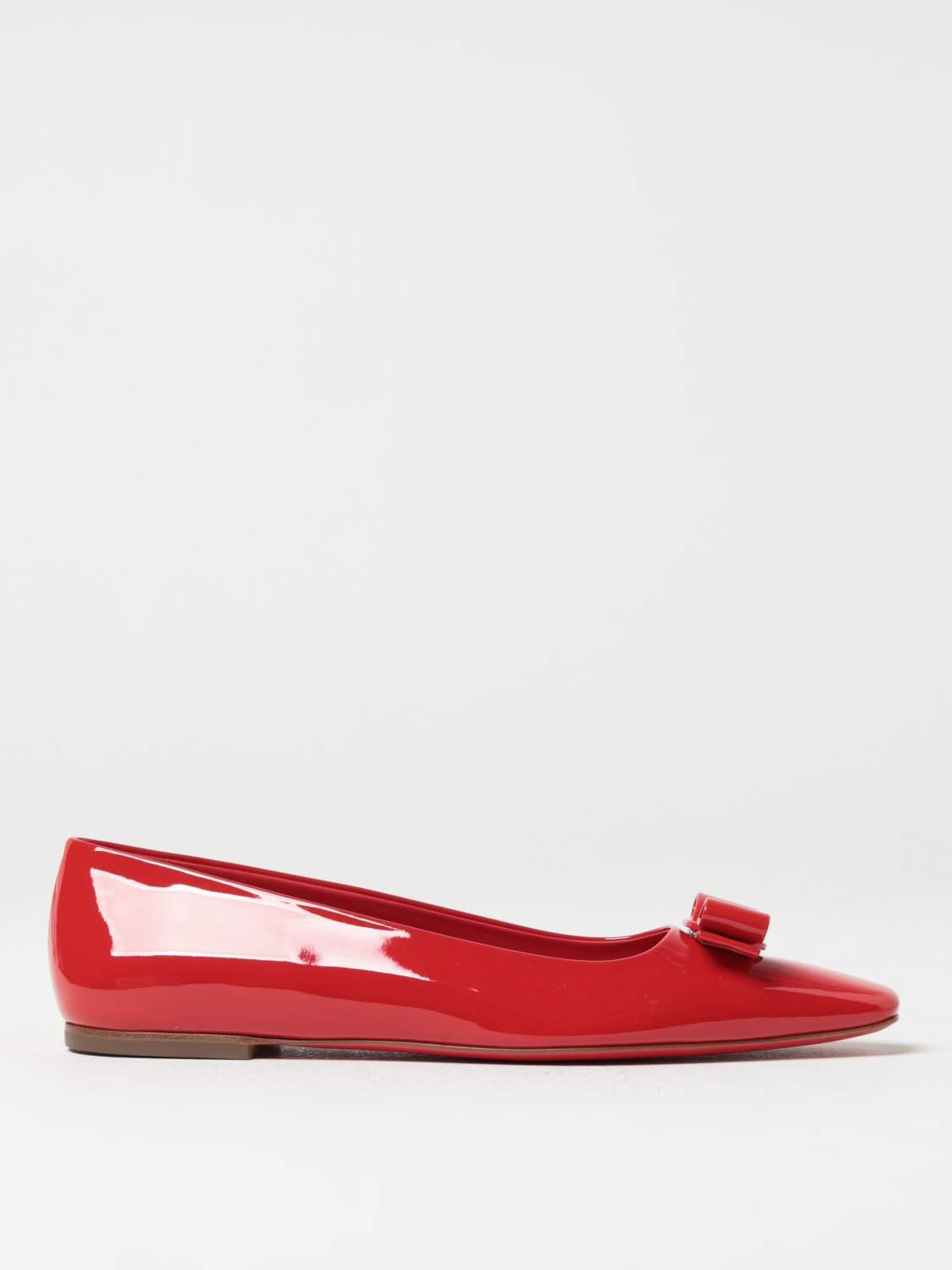 FERRAGAMO BALLERINE: Ballerina Anz Ferragamo in vernice con fiocco Vara, Rosso - Img 1