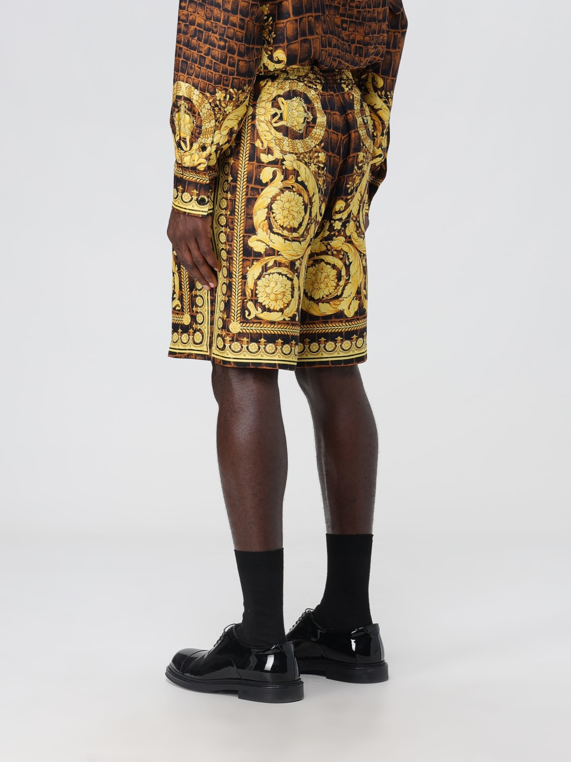 VERSACE SHORT: Versace silk shorts with Baroccodile print, Multicolor - Img 3