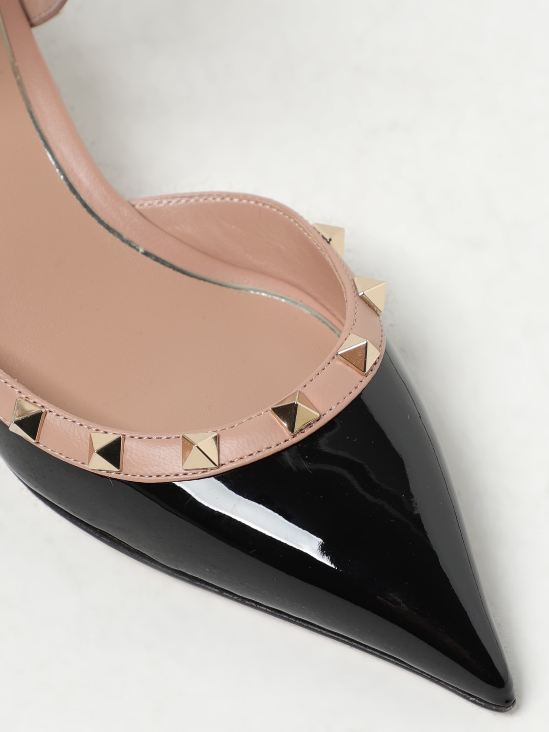 VALENTINO GARAVANI HIGH HEEL SHOES: Valentino Garavani Rockstud pumps in patent leather with studs, Black - Img 4