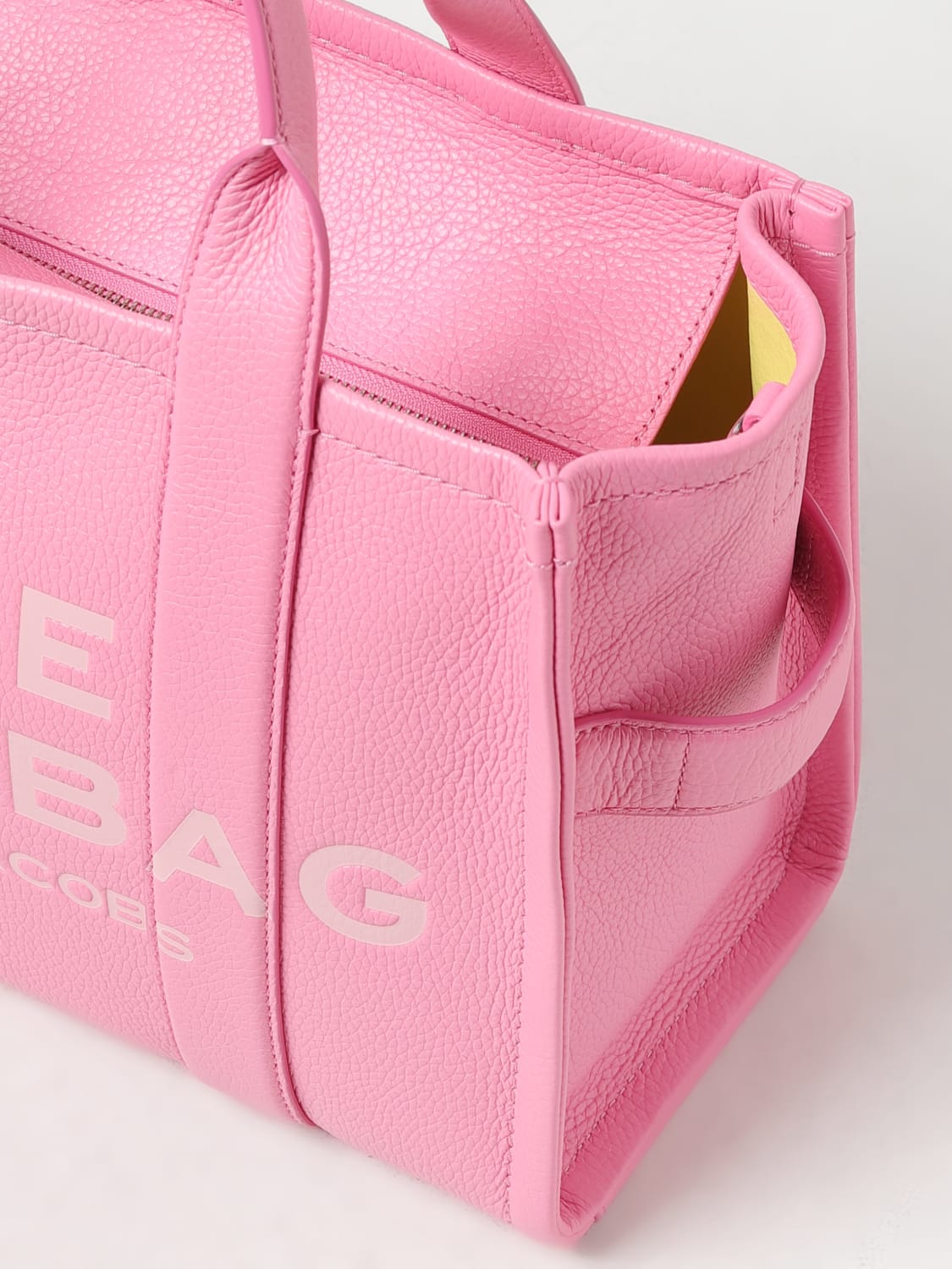 MARC JACOBS: The Medium Tote Bag in grained leather - Blush