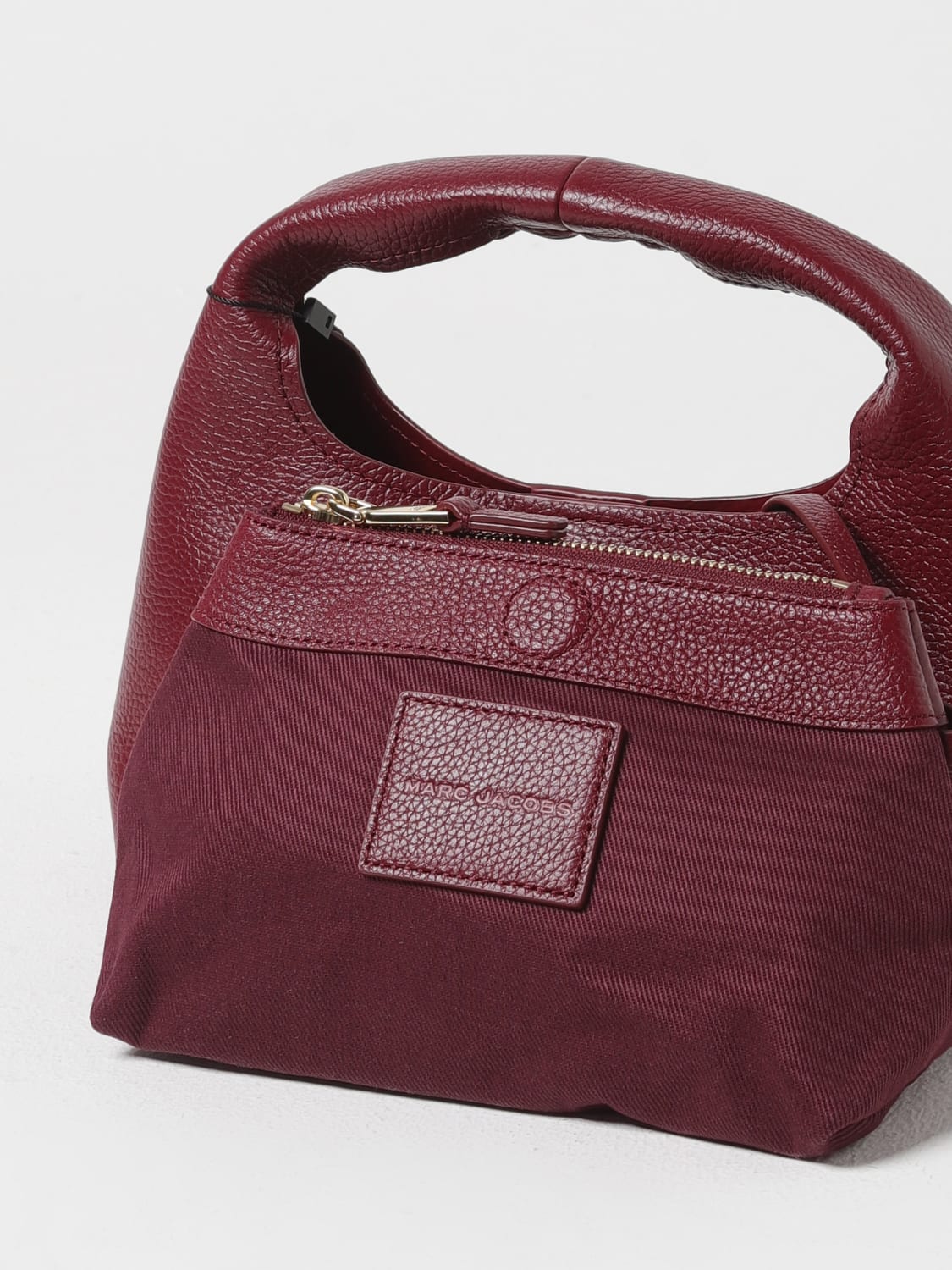 MARC JACOBS MINI BAG: Marc Jacobs The Sack Bag in grained leather, Cherry - Img 3