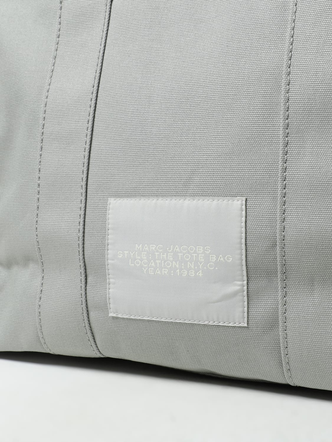 MARC JACOBS BORSA TOTE: Borsa The Large Tote Bag Marc Jacobs in canvas con logo jacquard, Grigio - Img 3