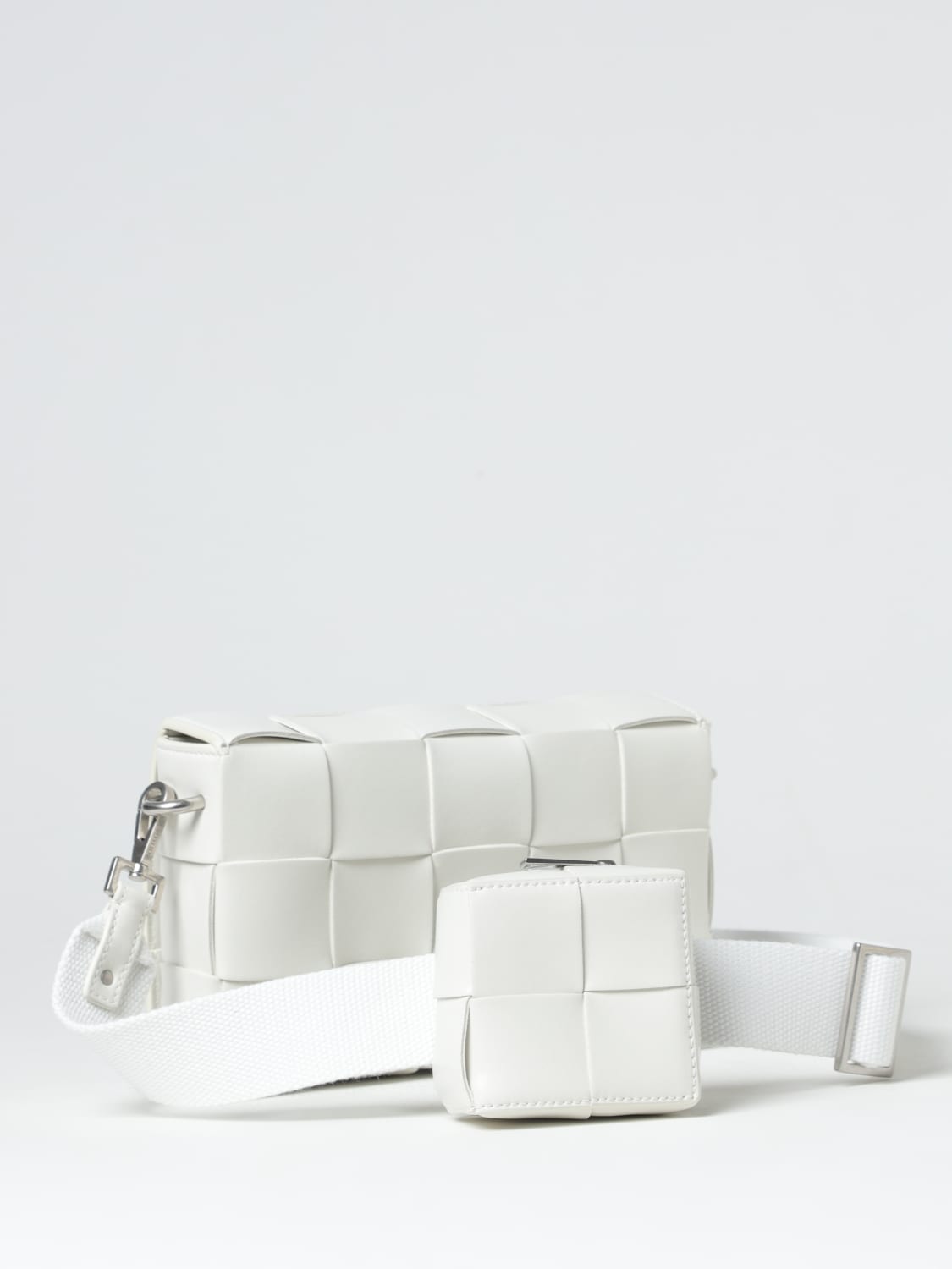 BOTTEGA VENETA: Cassette bag in woven leather - White