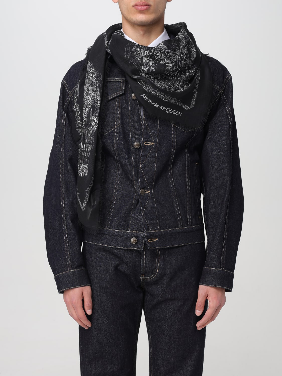 Alexander McQueen Outlet Scarf men Black Alexander McQueen scarf 7768164E11Q online at GIGLIO.COM