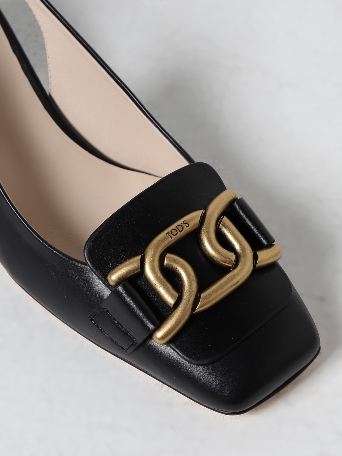 TOD'S SCARPE CON TACCO: Slingback Tod's in pelle con applicazione, Nero - Img 4