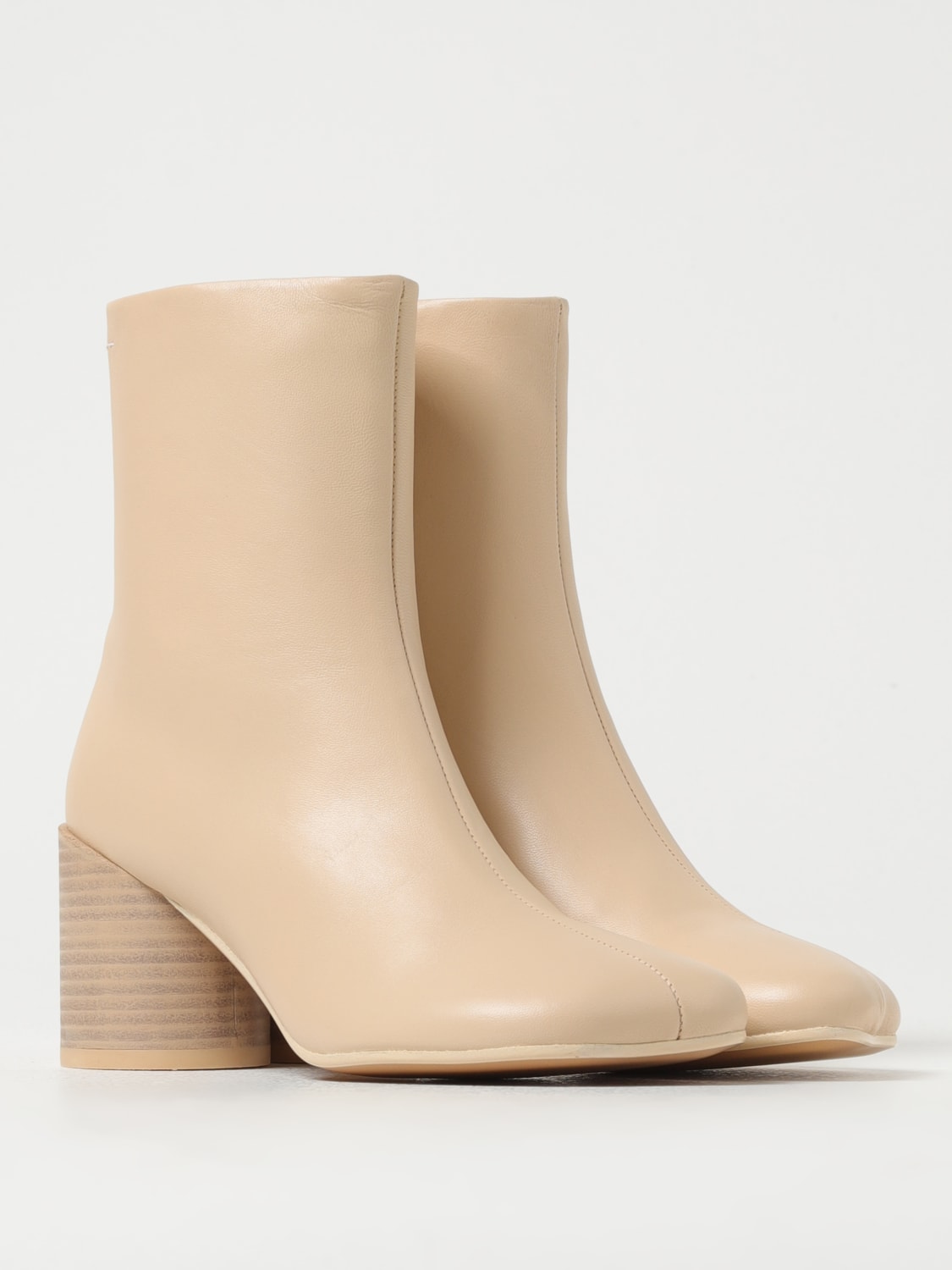 MM6 MAISON MARGIELA：シューズ レディース - ホワイト | GIGLIO.COMオンラインのMm6 Maison Margiela  フラットショートブーツ S59WU0235P3628