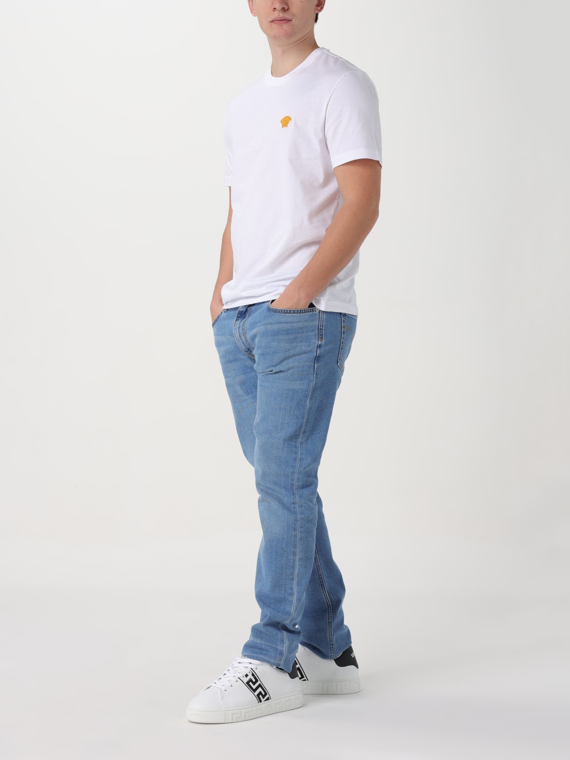 Tシャツ・カットソー VERSACE Men T-shirt White 10084811A08489 1W000 Medusa T-Shirt White | VERSACE US