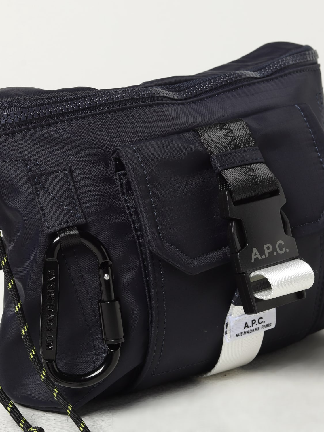 A.P.C.:ショルダーバッグ メンズ - ブルー | GIGLIO.COM A.P.C.:ショルダーバッグ メンズ - ブルー | GIGLIO.COM
